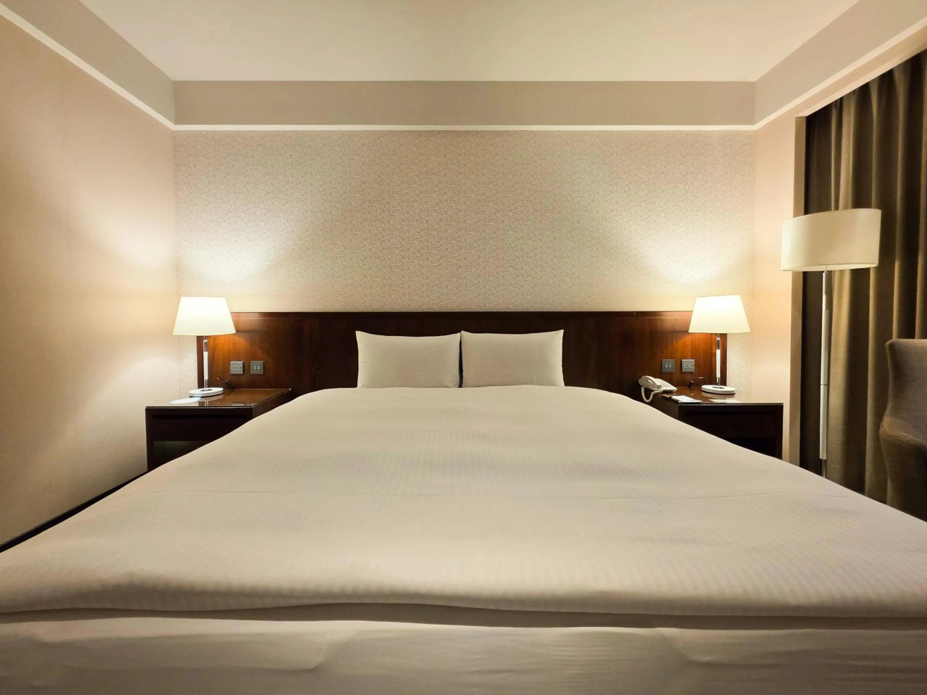 Bed in 雀客旅館台中來來