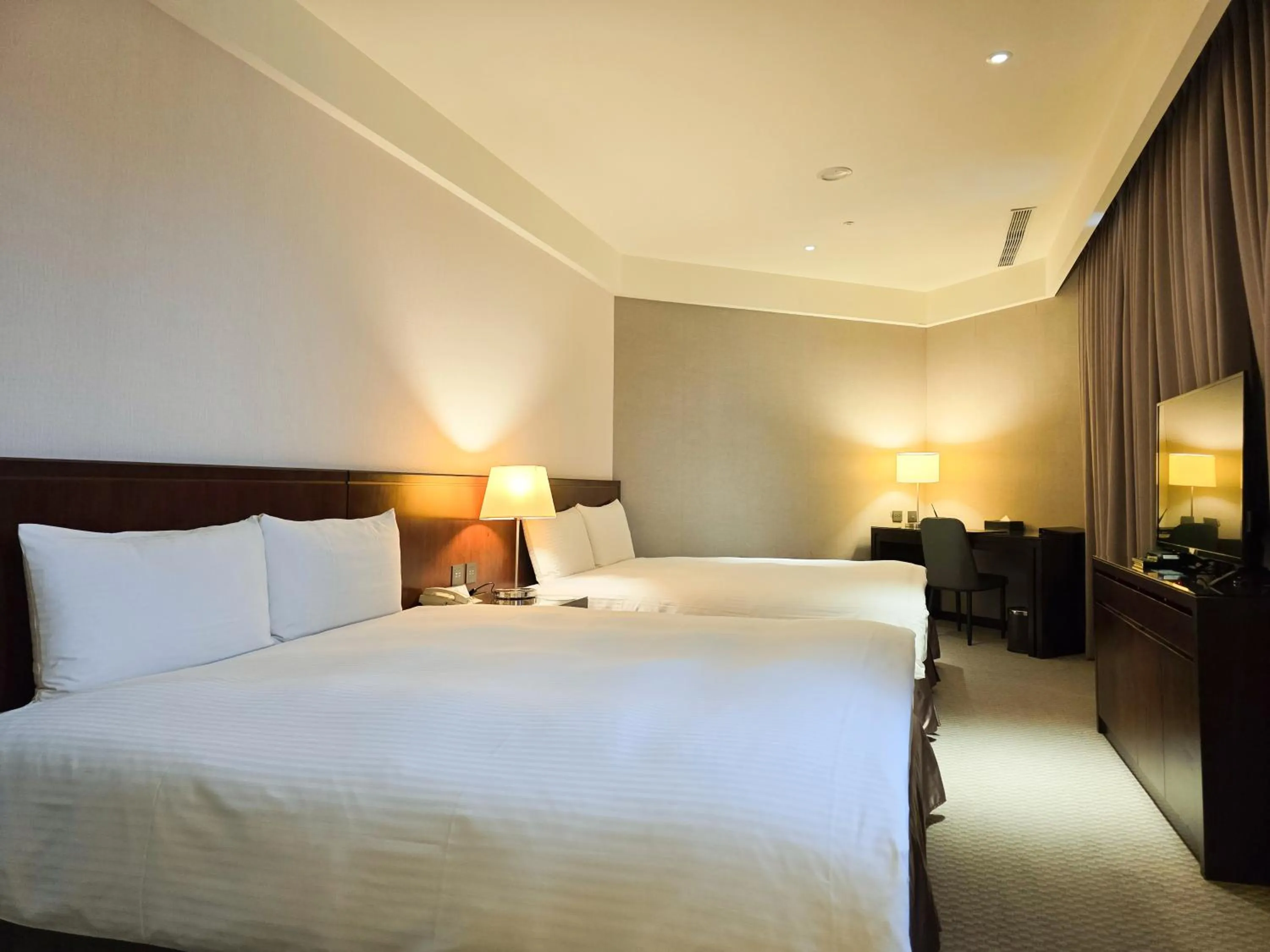 Bed in 雀客旅館台中來來