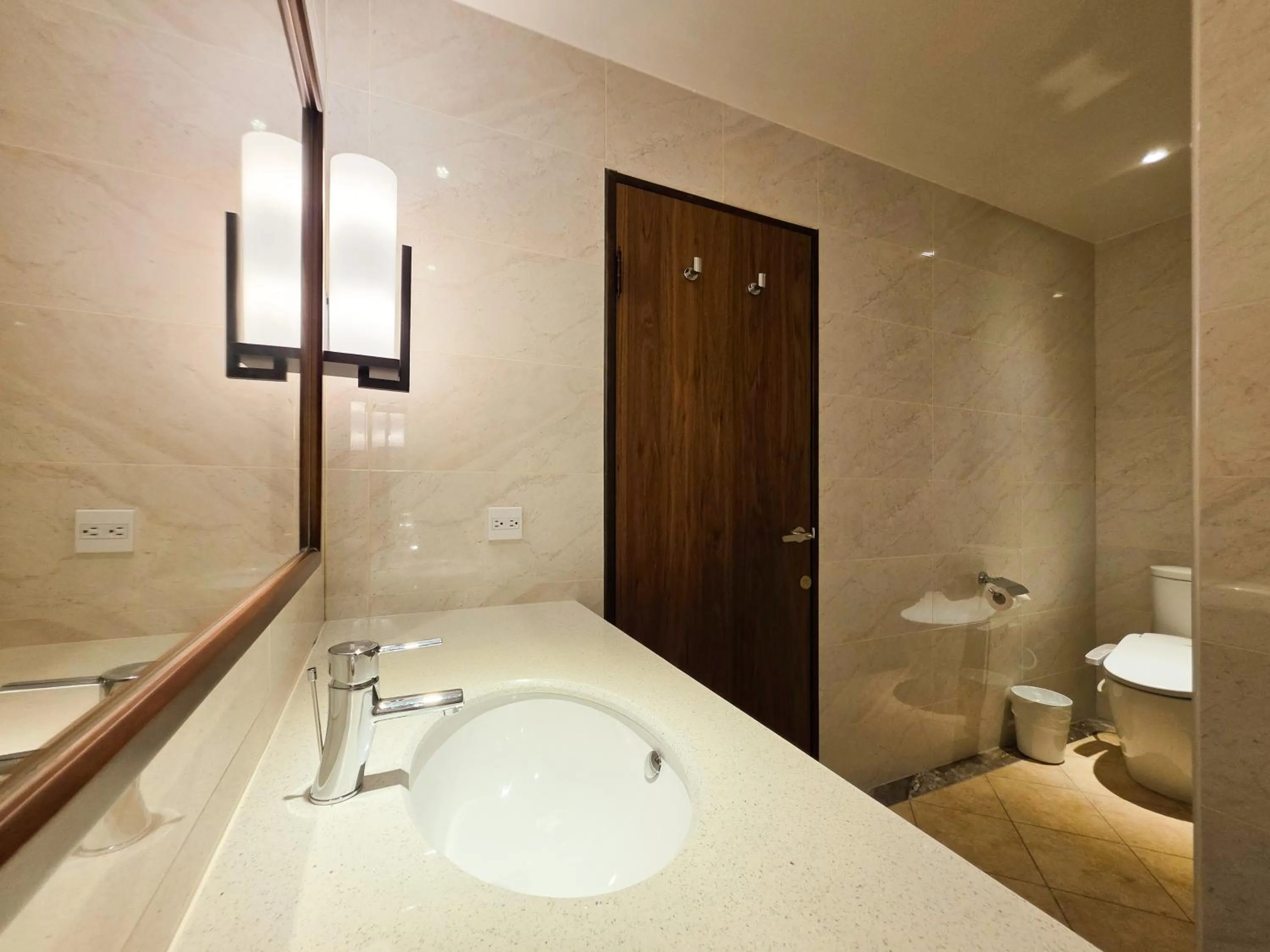 雀客旅館台中來來