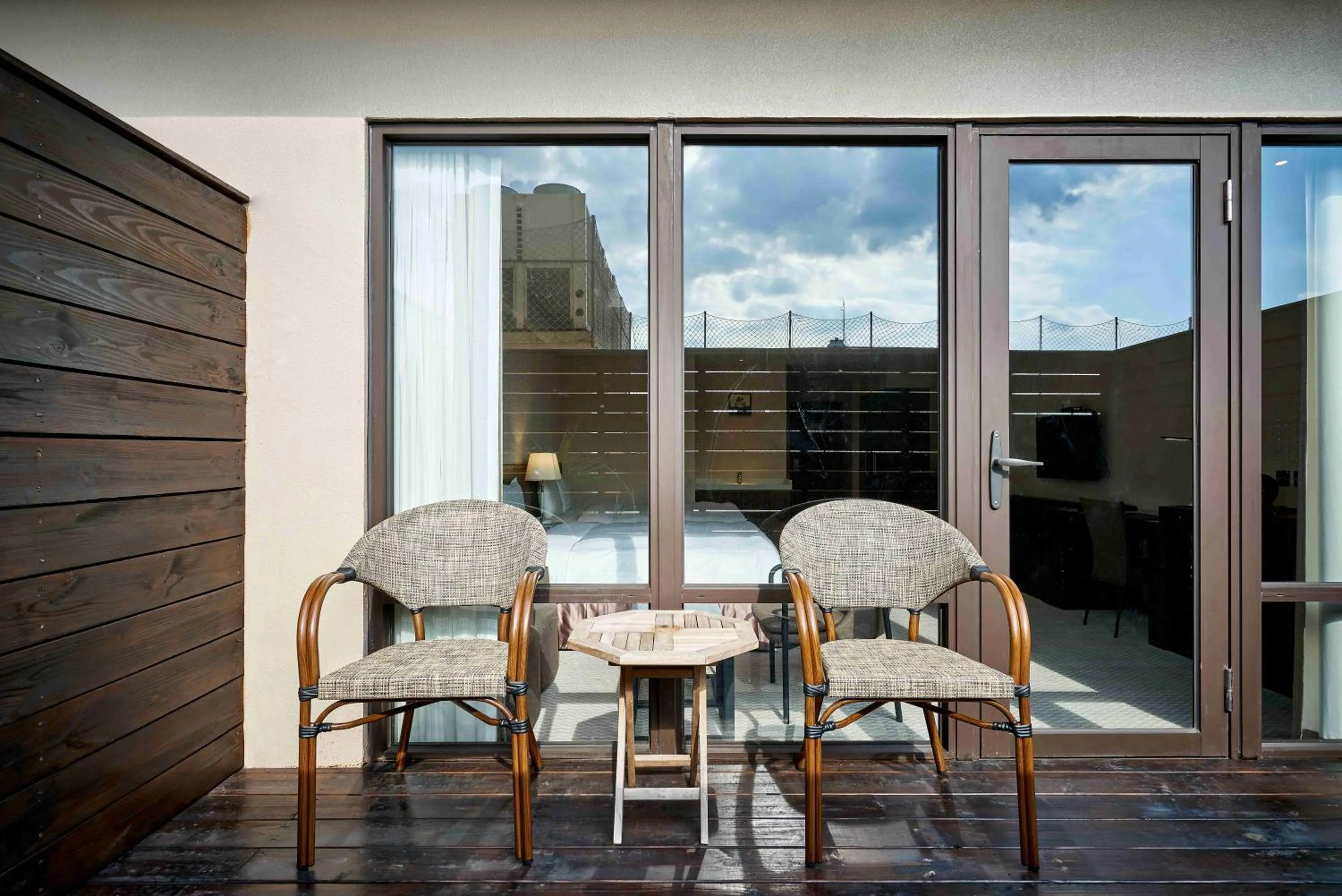Balcony/Terrace in 雀客旅館台中來來