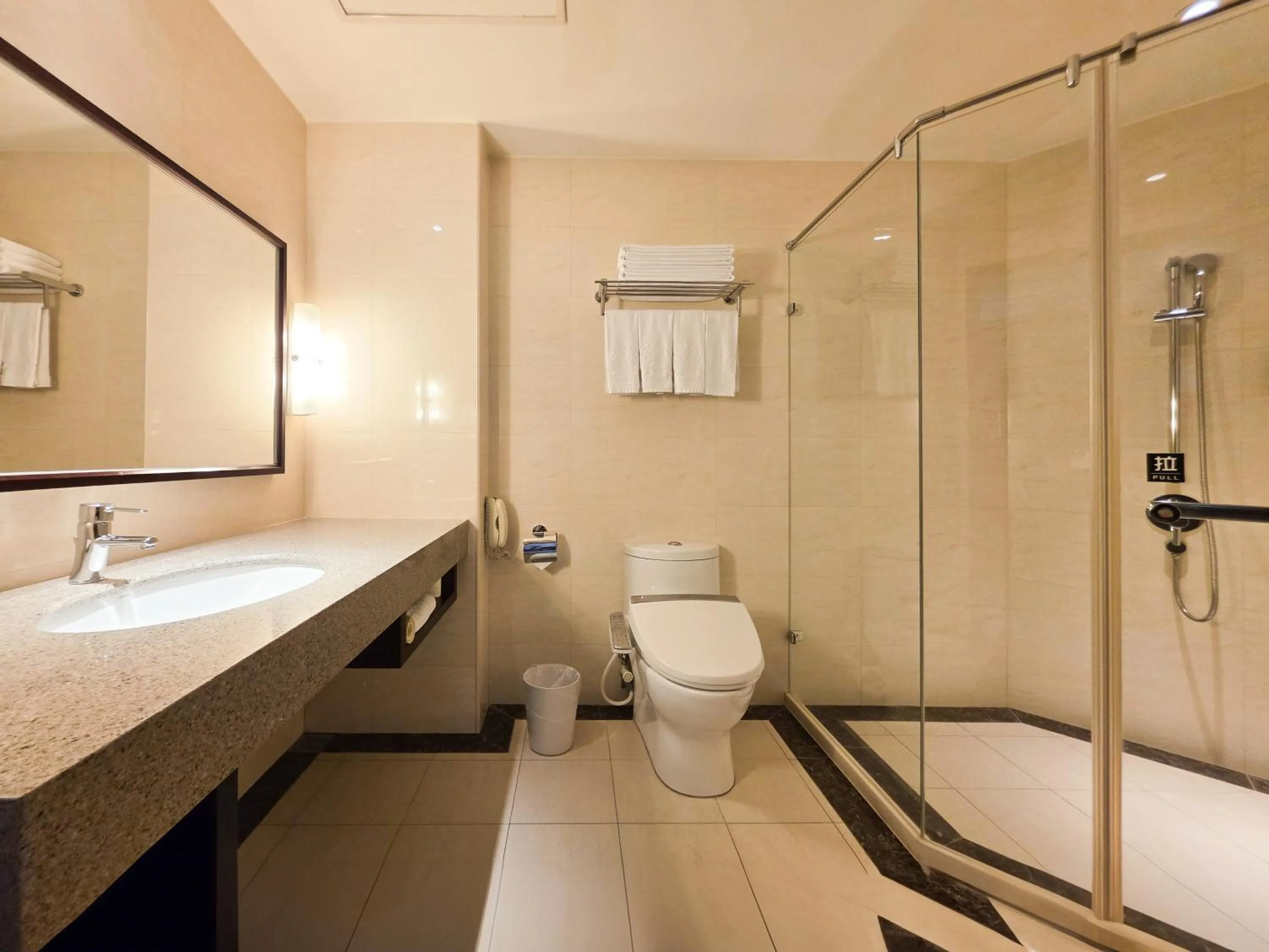 雀客旅館台中來來