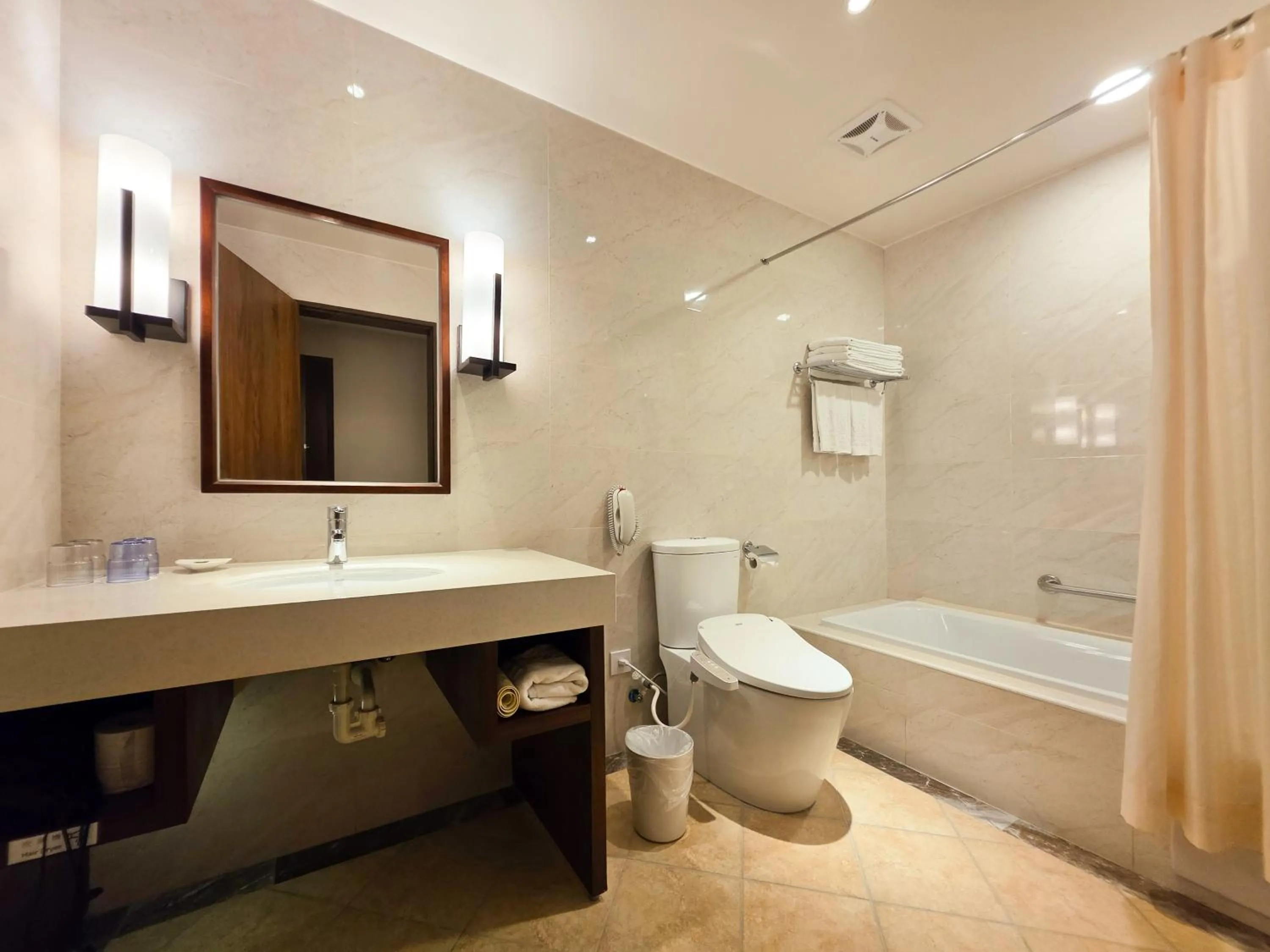 雀客旅館台中來來