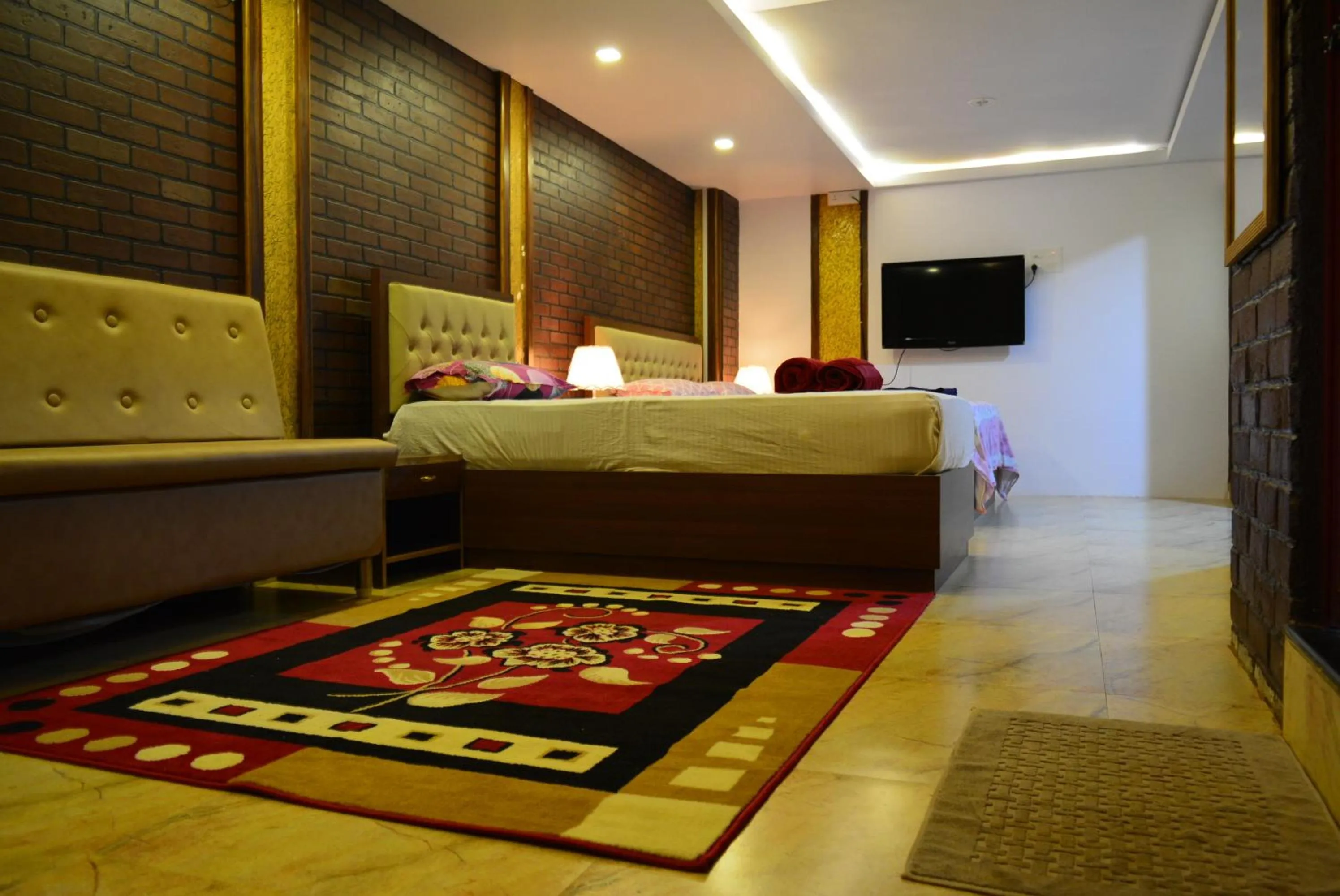 Photo of the whole room, Bed in Roundcube Guest House