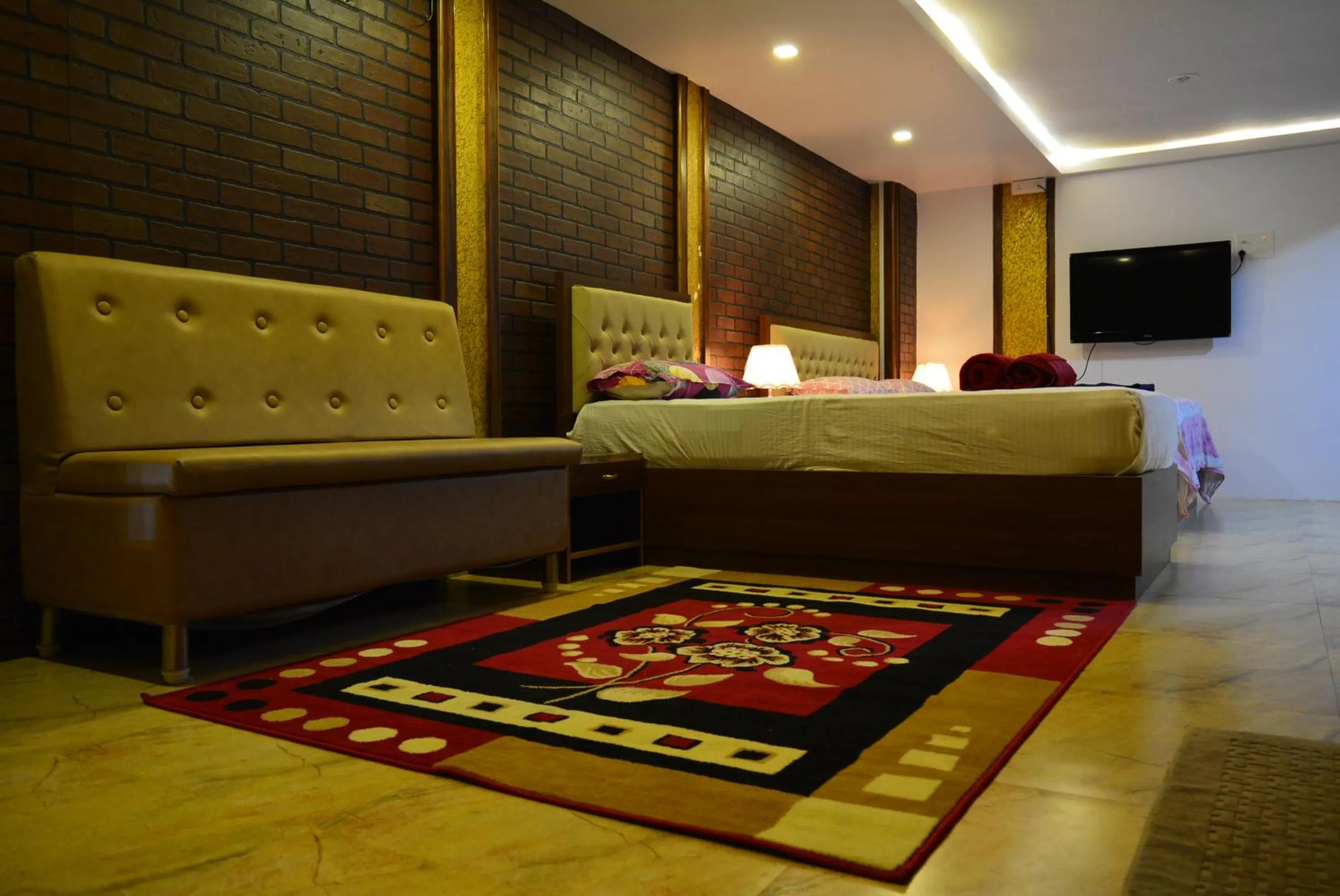 Photo of the whole room, Bed in Roundcube Guest House