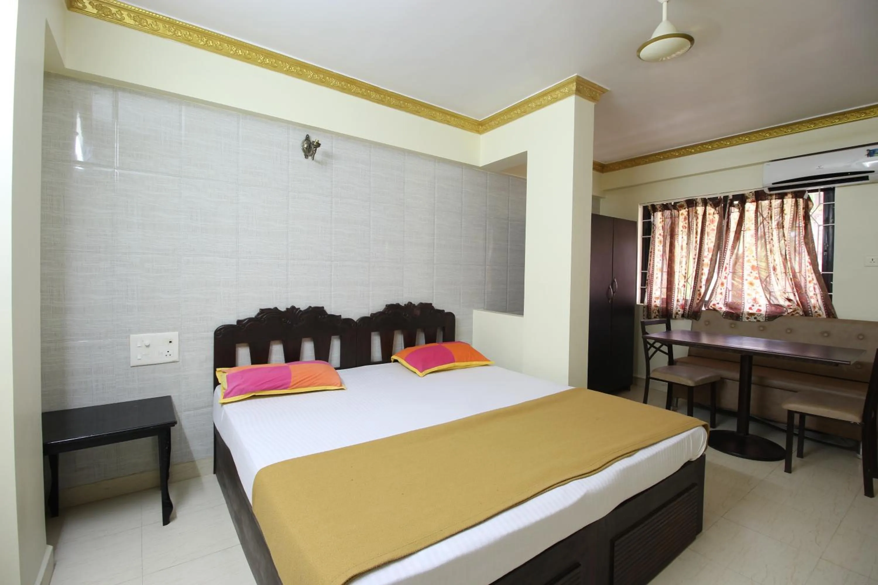 Bedroom, Bed in Roundcube Guest House