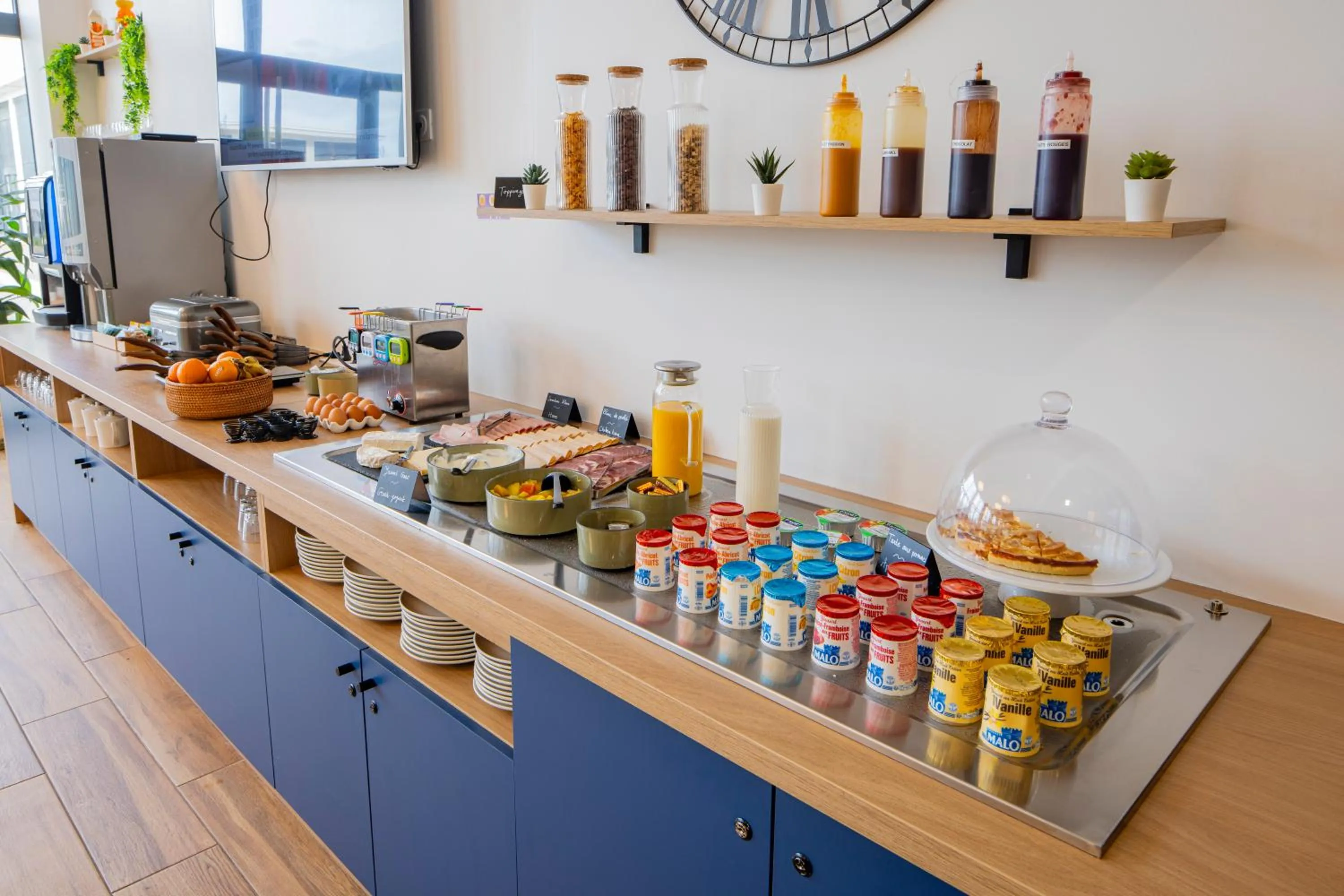 Food in All Suites Appart Hôtel - Le Havre Centre - Les docks