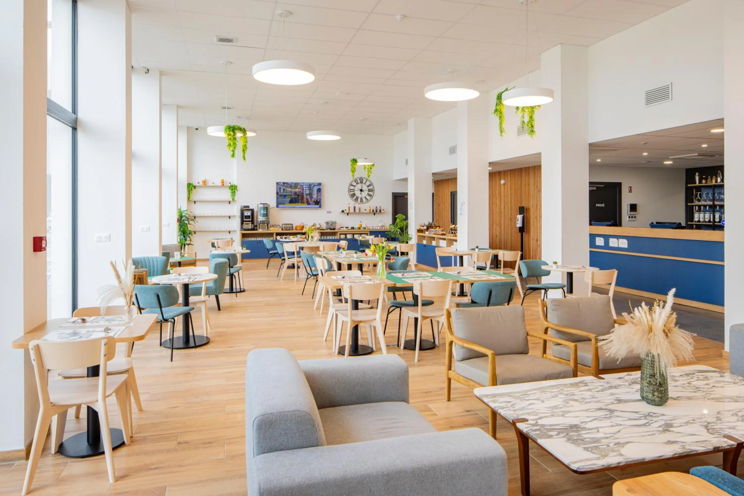 Restaurant/places to eat in All Suites Appart Hôtel - Le Havre Centre - Les docks