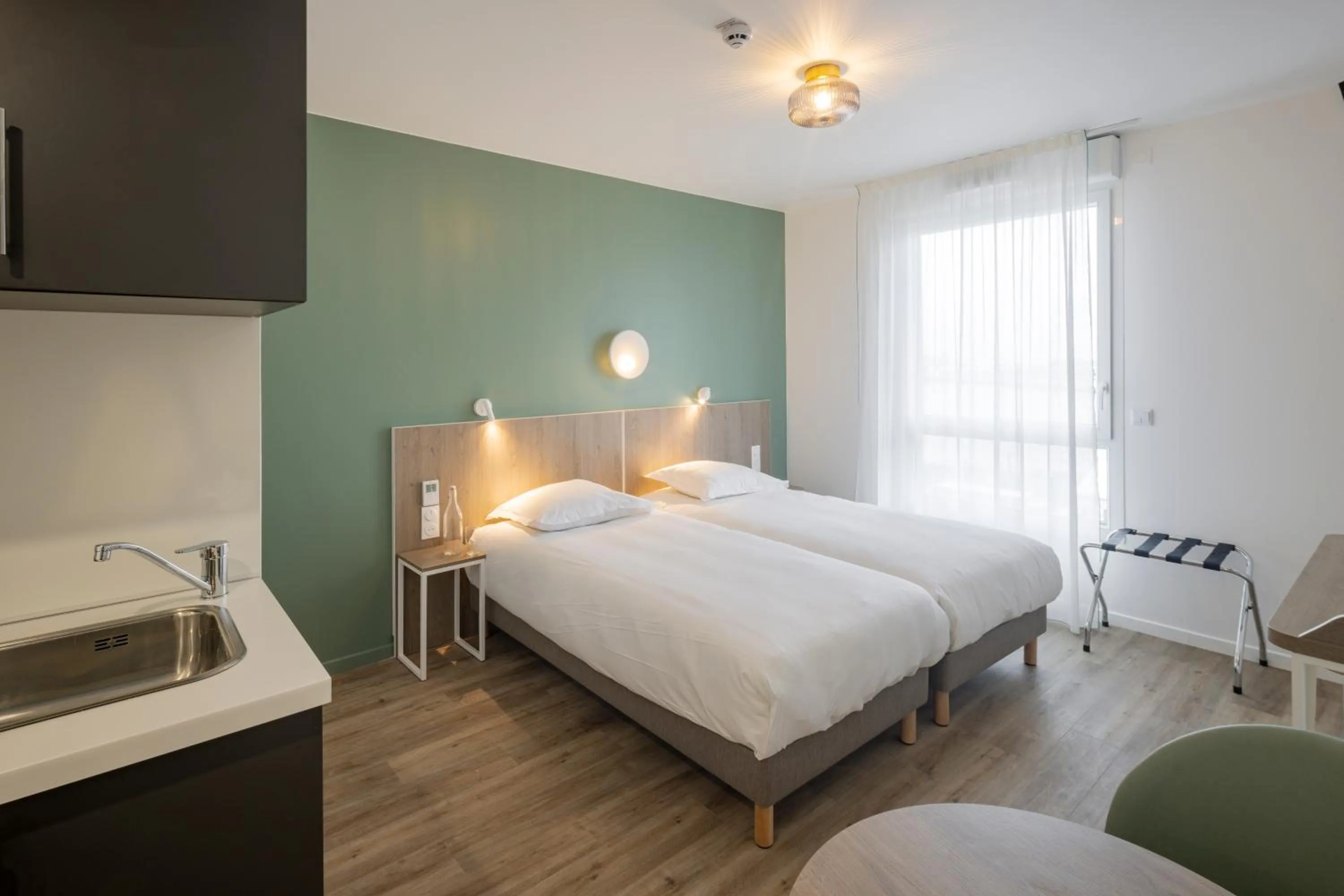 Bed in All Suites Appart Hôtel - Le Havre Centre - Les docks