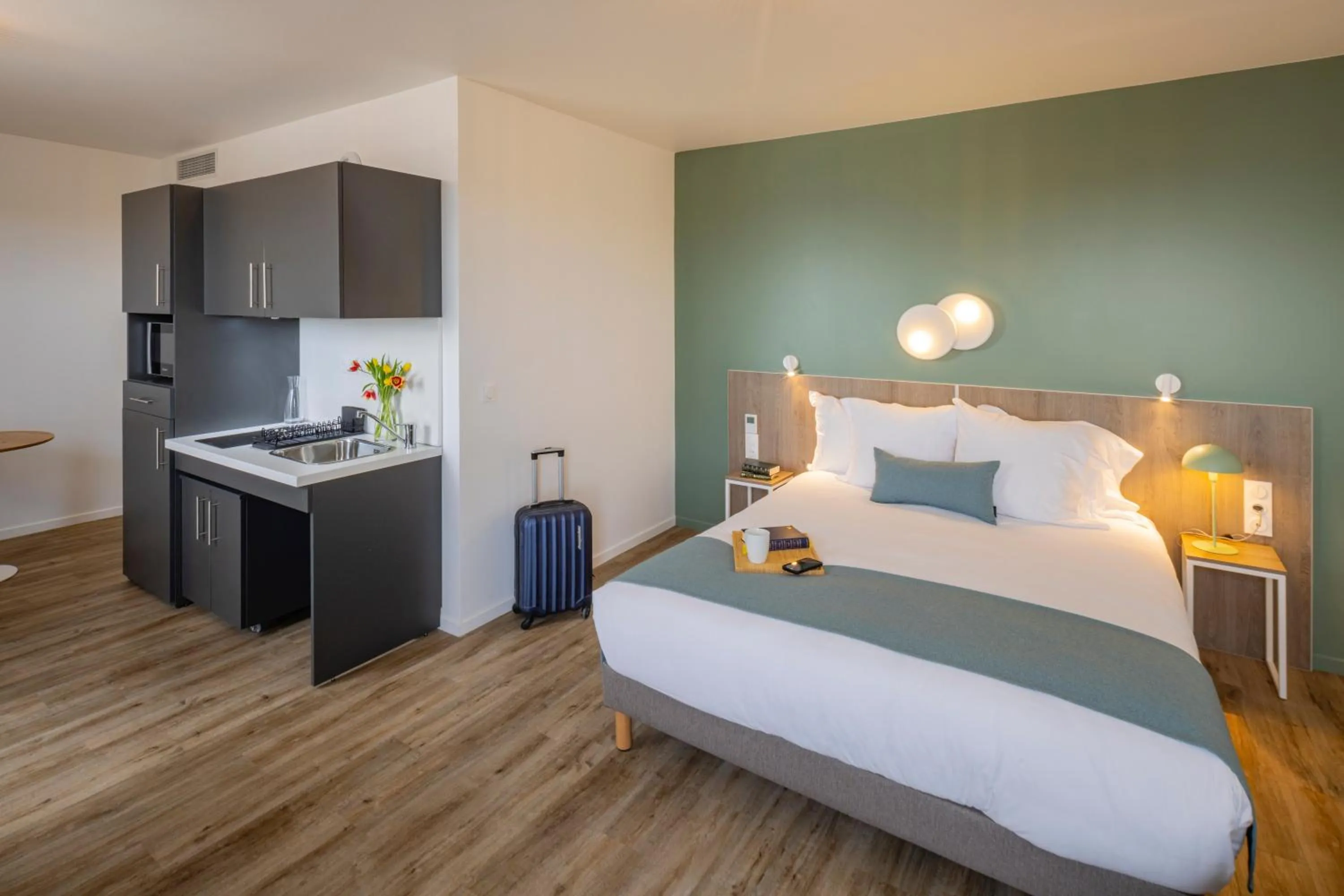 Bed in All Suites Appart Hôtel - Le Havre Centre - Les docks