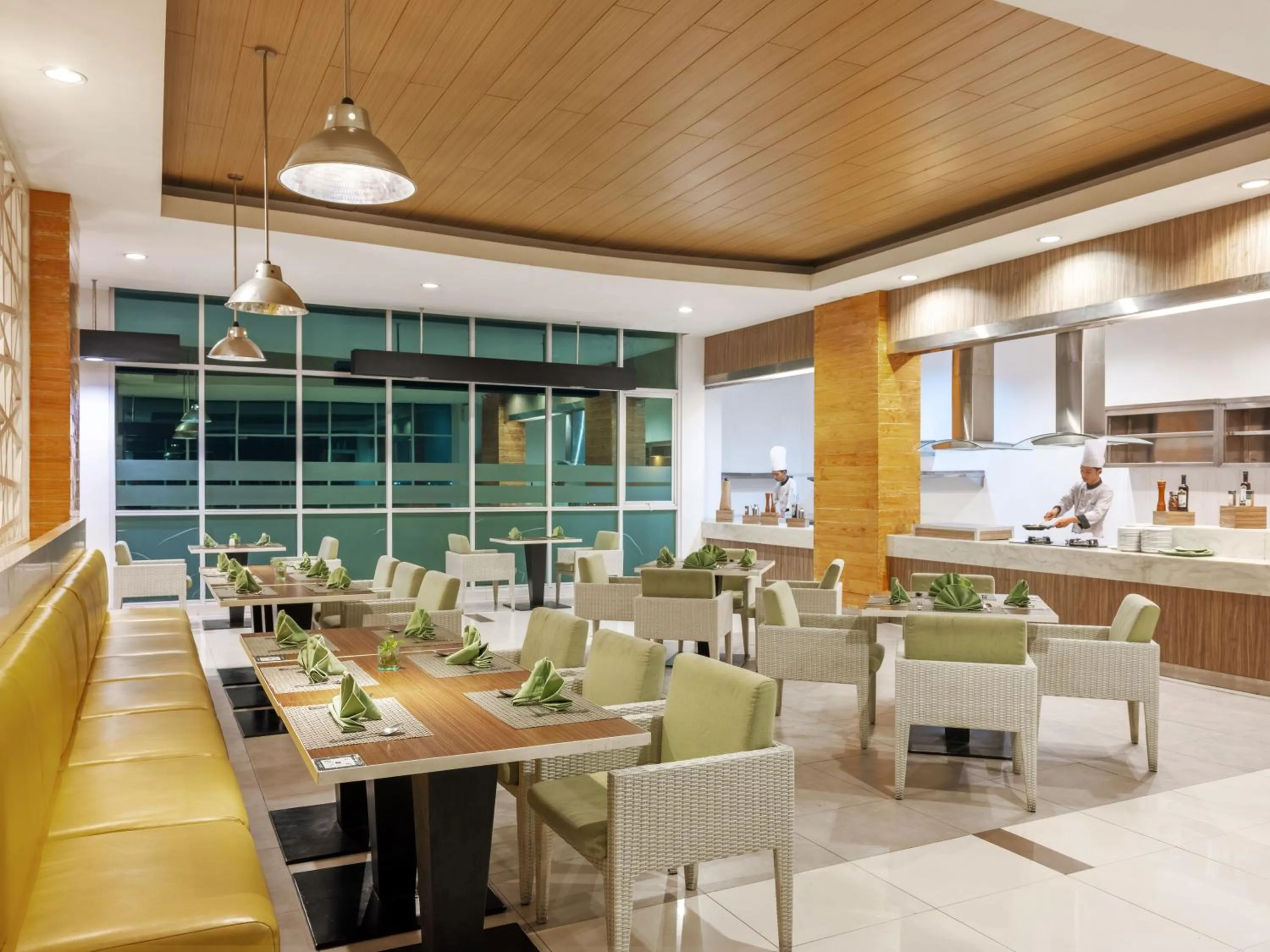 Restaurant/places to eat in Hotel Santika Cikarang