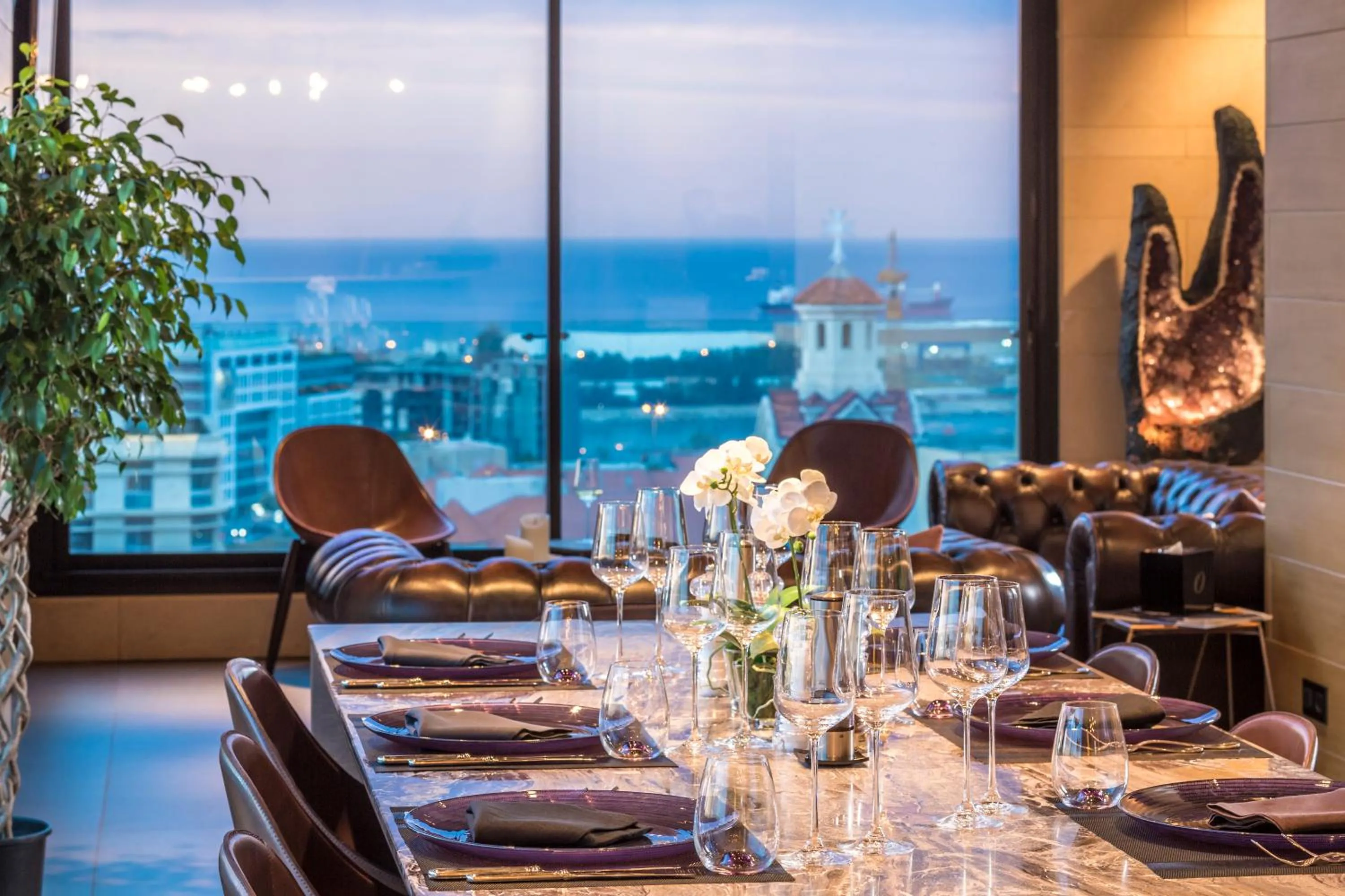 Restaurant/places to eat in O Monot Boutique Hotel Beirut