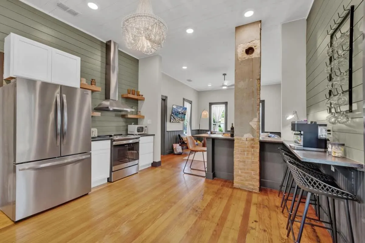 Kitchen or kitchenette in Historic Gem near Schlitterbahn