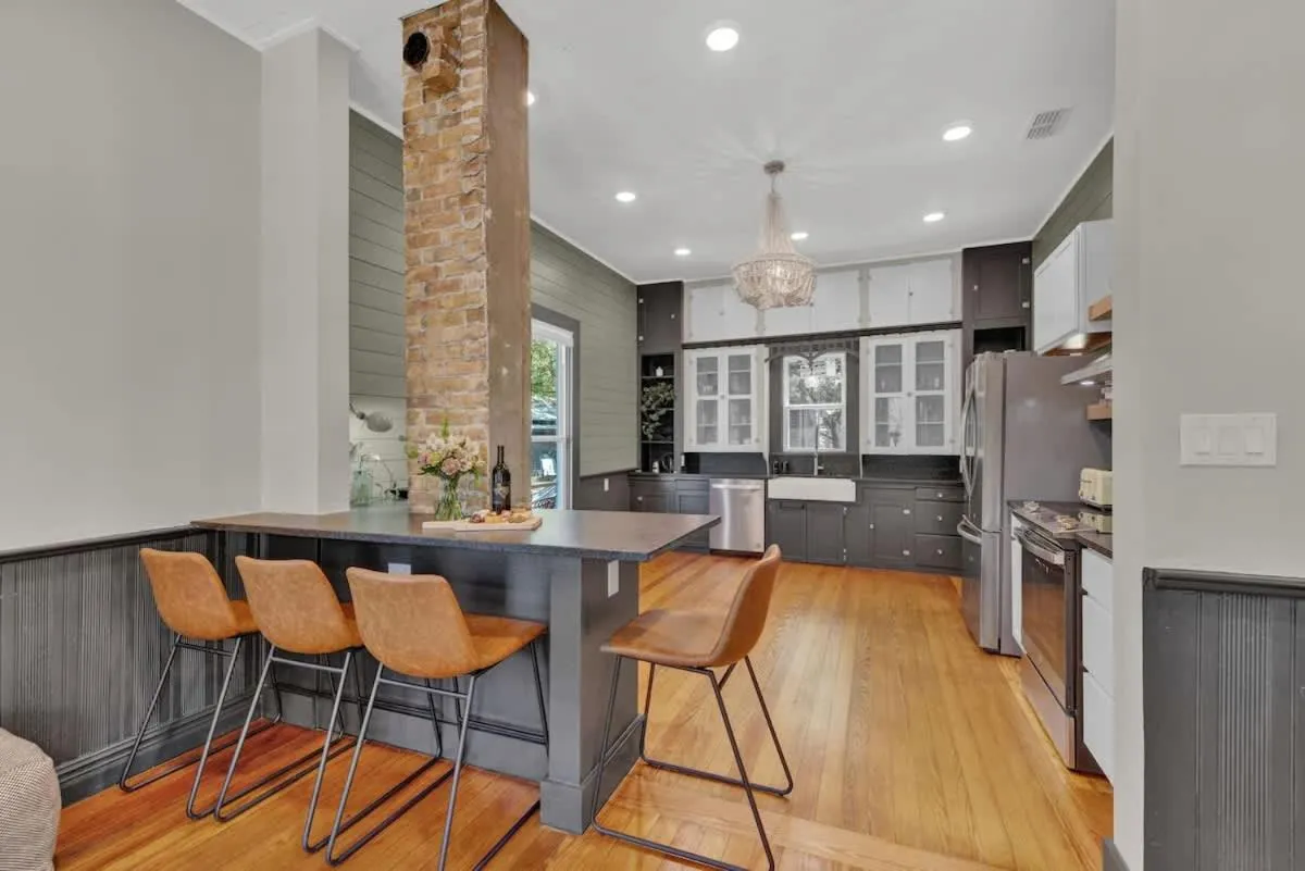 Seating area in Historic Gem near Schlitterbahn