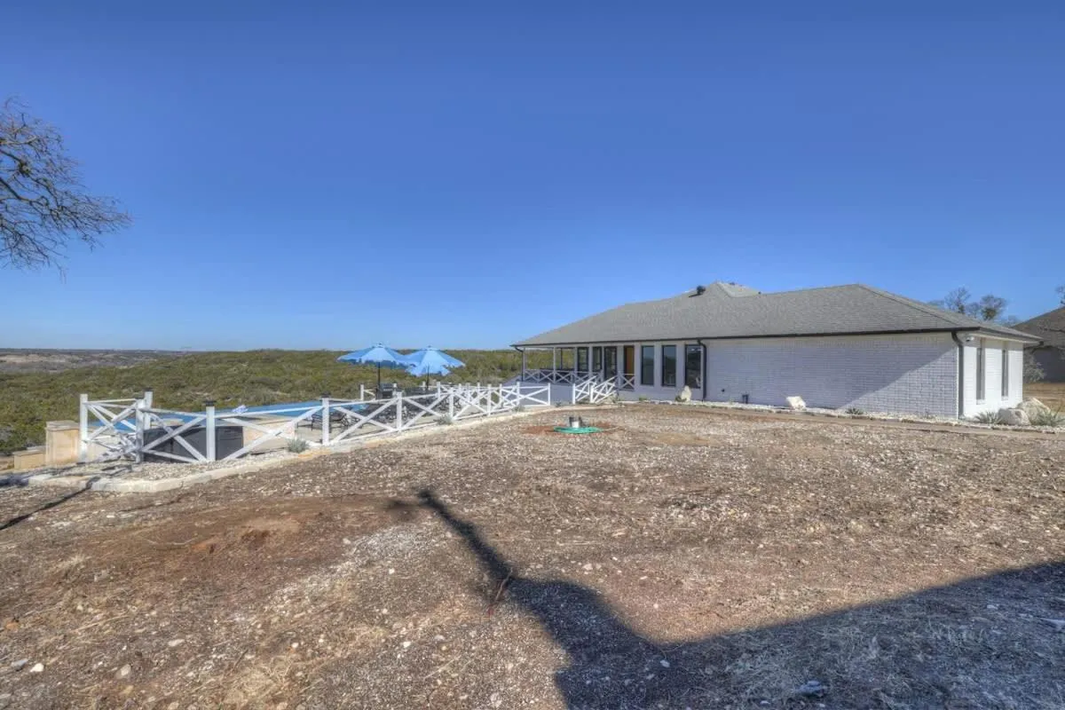 Property building in Hilltop Lux Haus with InfinityPool-Hottub-PoolTable