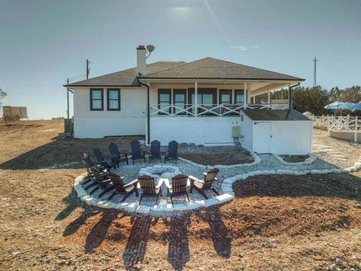 Property building in Hilltop Lux Haus with InfinityPool-Hottub-PoolTable