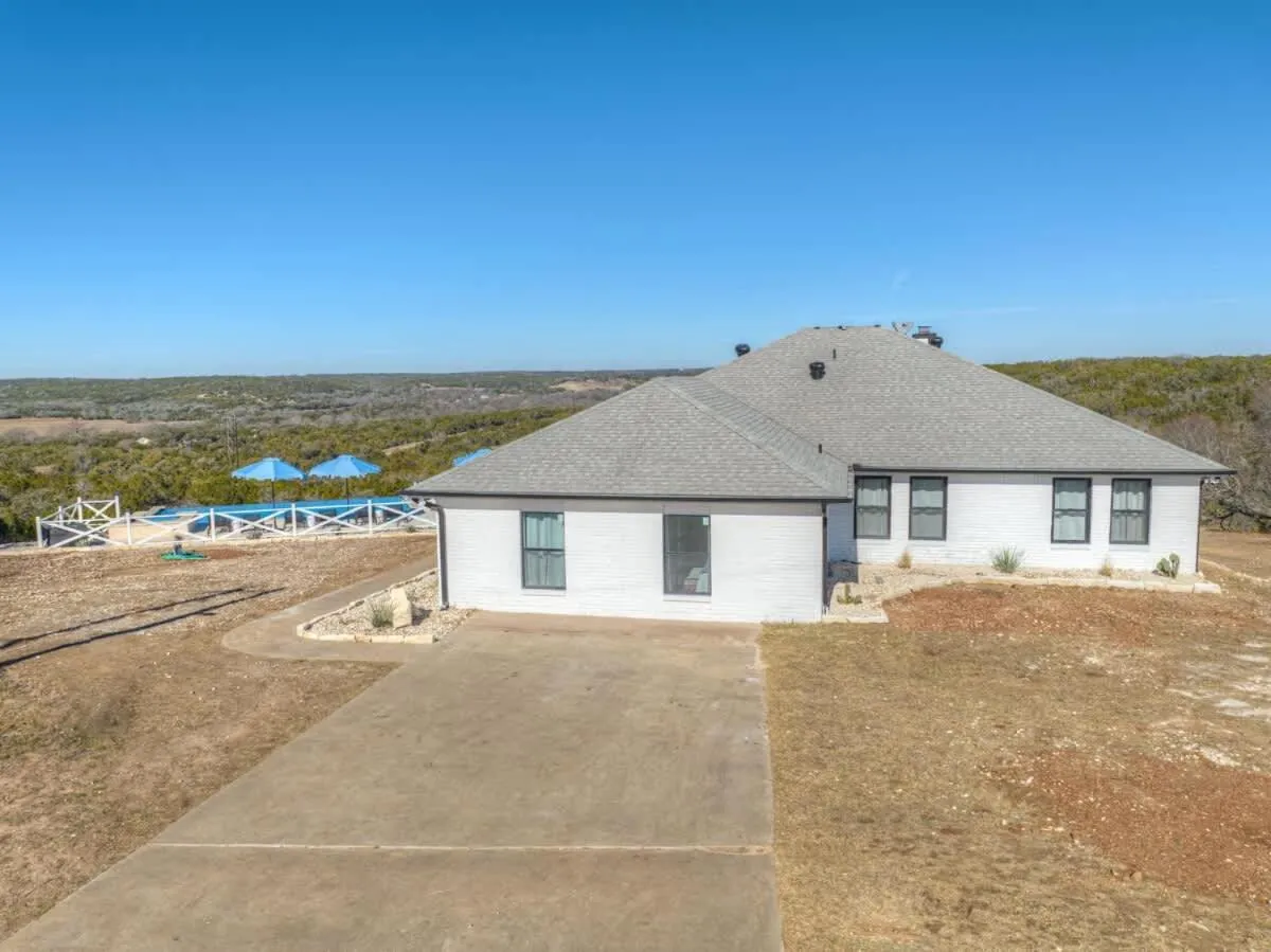 Property building in Hilltop Lux Haus with InfinityPool-Hottub-PoolTable