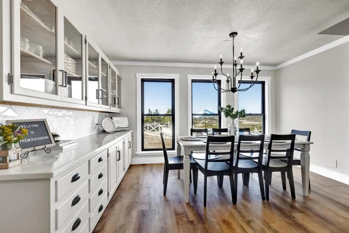 Seating area in Hilltop Lux Haus with InfinityPool-Hottub-PoolTable