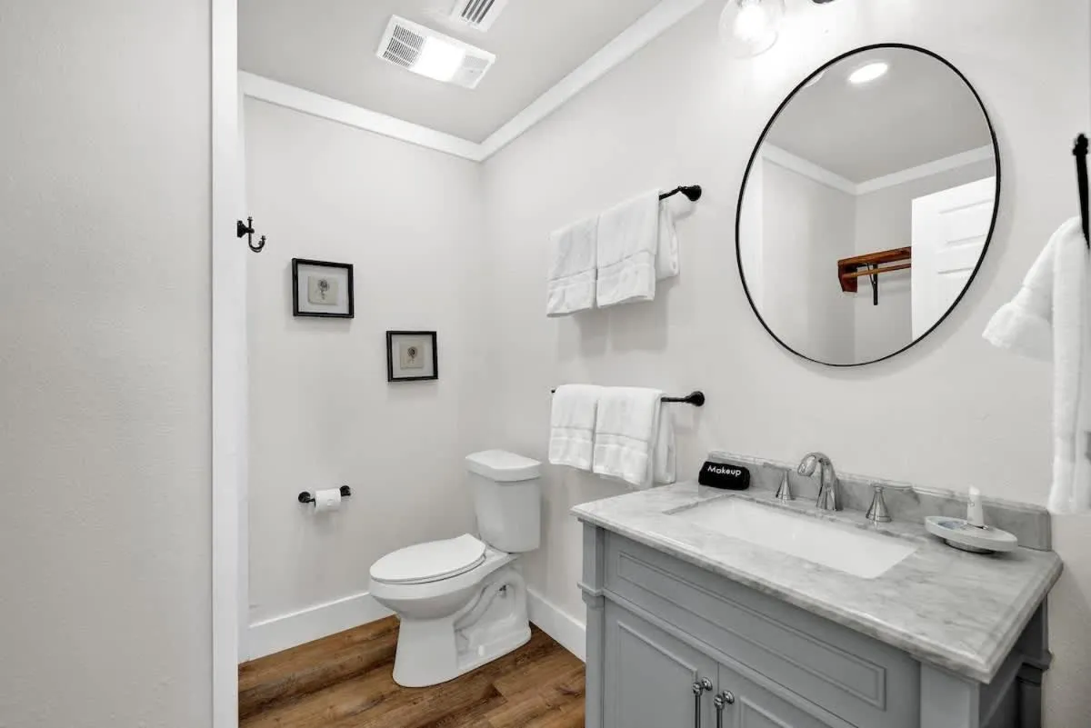 Toilet in Hilltop Lux Haus with InfinityPool-Hottub-PoolTable