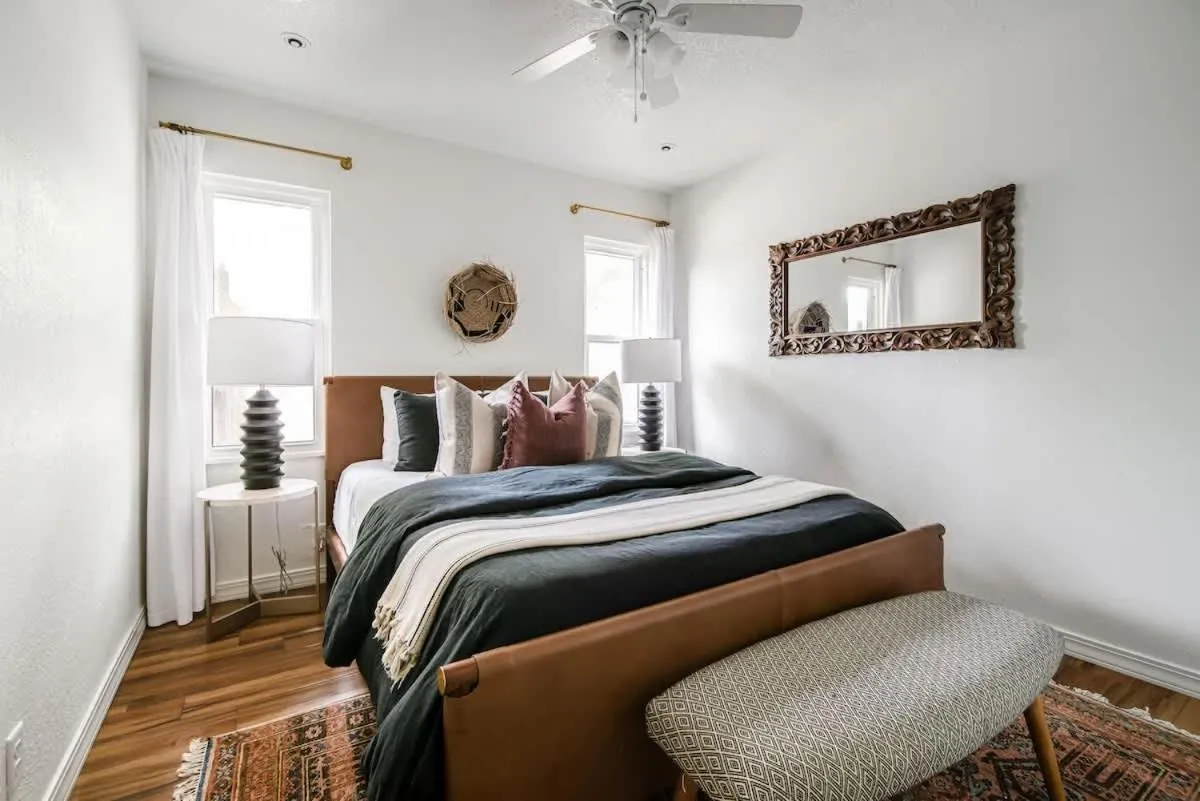 Bed in Backyard Oasis w/Pool, Hot-Tub, Grill & Fire Pit!