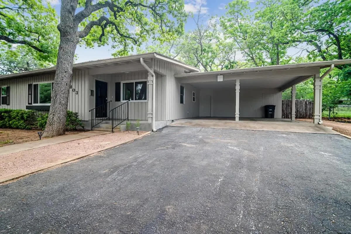 Property building in Backyard Oasis w/Pool, Hot-Tub, Grill & Fire Pit!