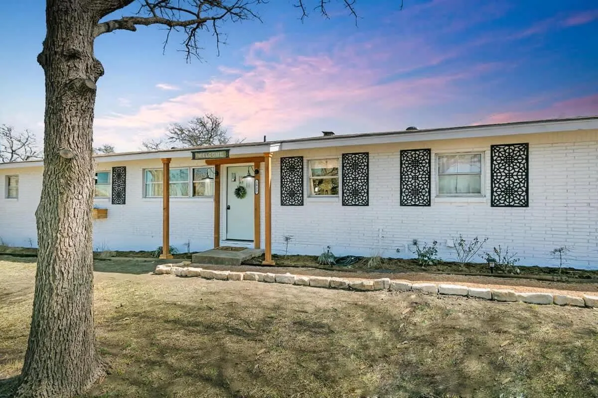 Property building in Hermes Ranch House with Hot Tub - 4 mi to Fred