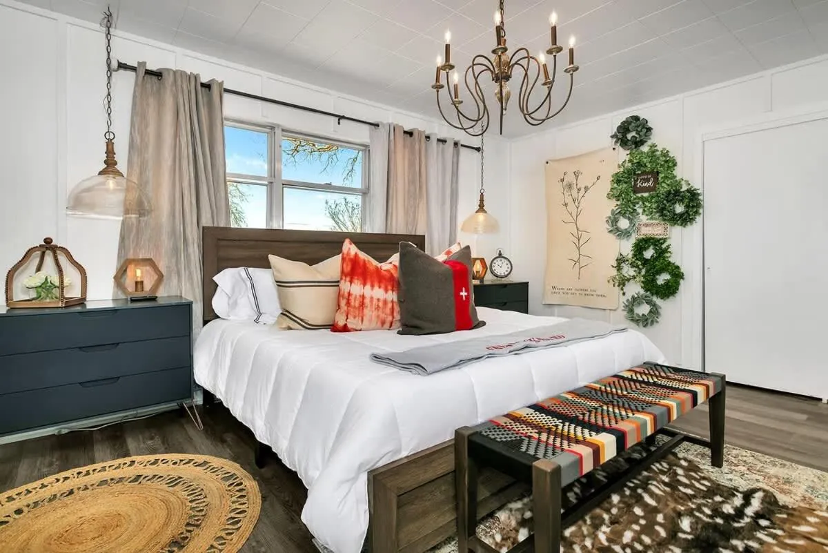 Bed in Hermes Ranch House with Hot Tub - 4 mi to Fred