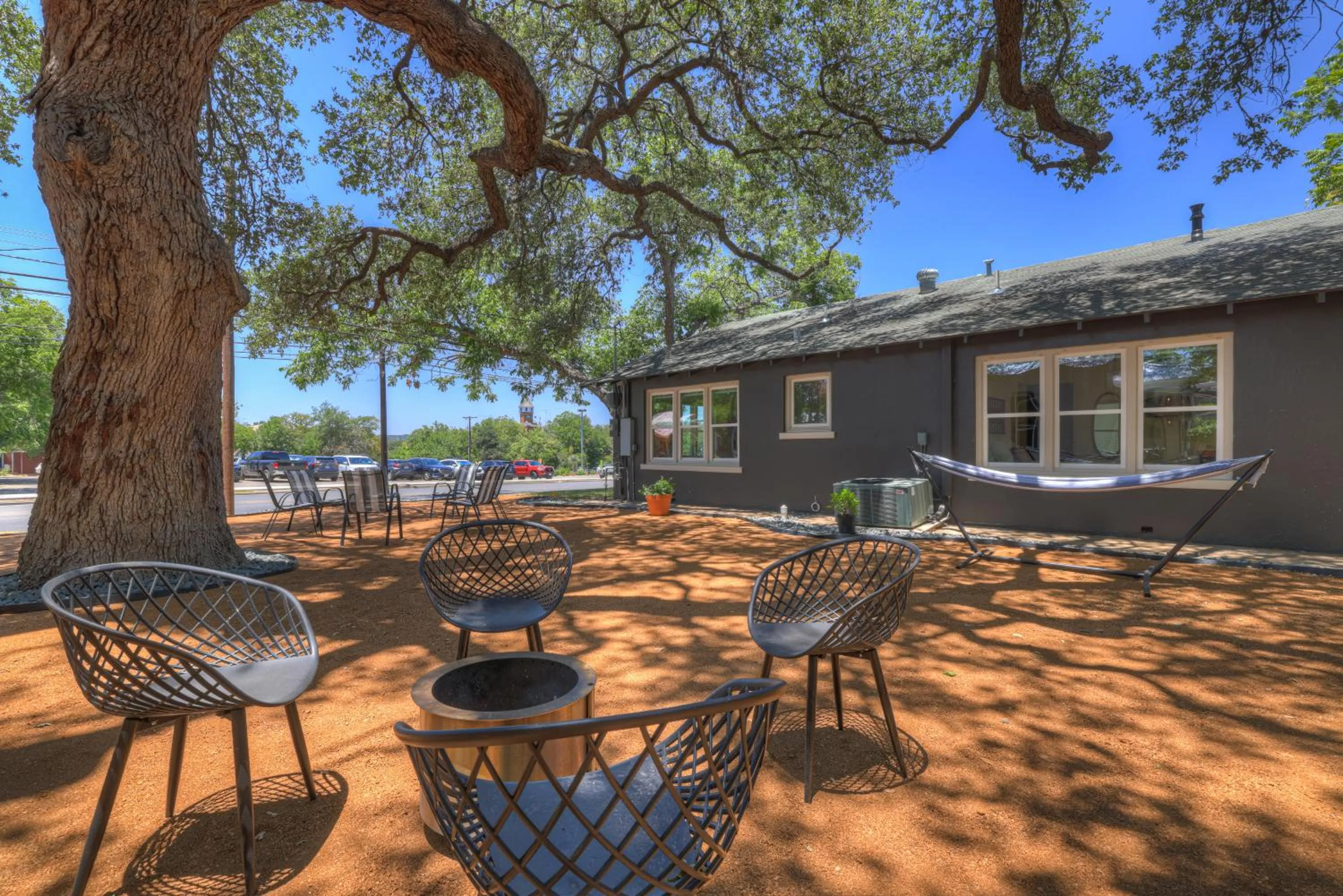 Property building in Historic Hideaway Stroll to Schlitterbahn