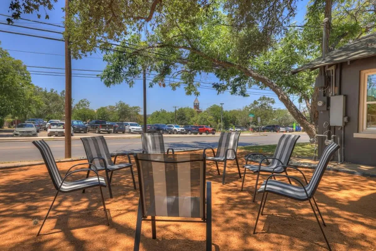 Patio in Historic Hideaway Stroll to Schlitterbahn