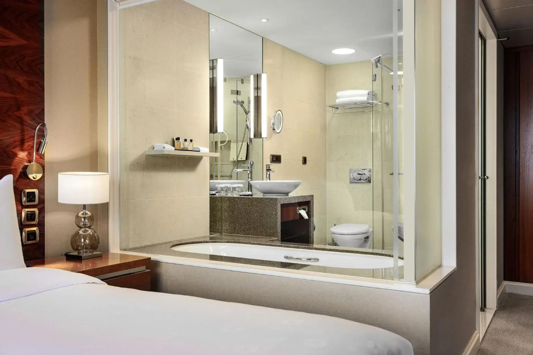 Family package with adjoining rooms in Hotel Okura Amsterdam – The Leading Hotels of the World Family package with adjoining rooms in Hotel Okura Amsterdam – The Leading Hotels of the World