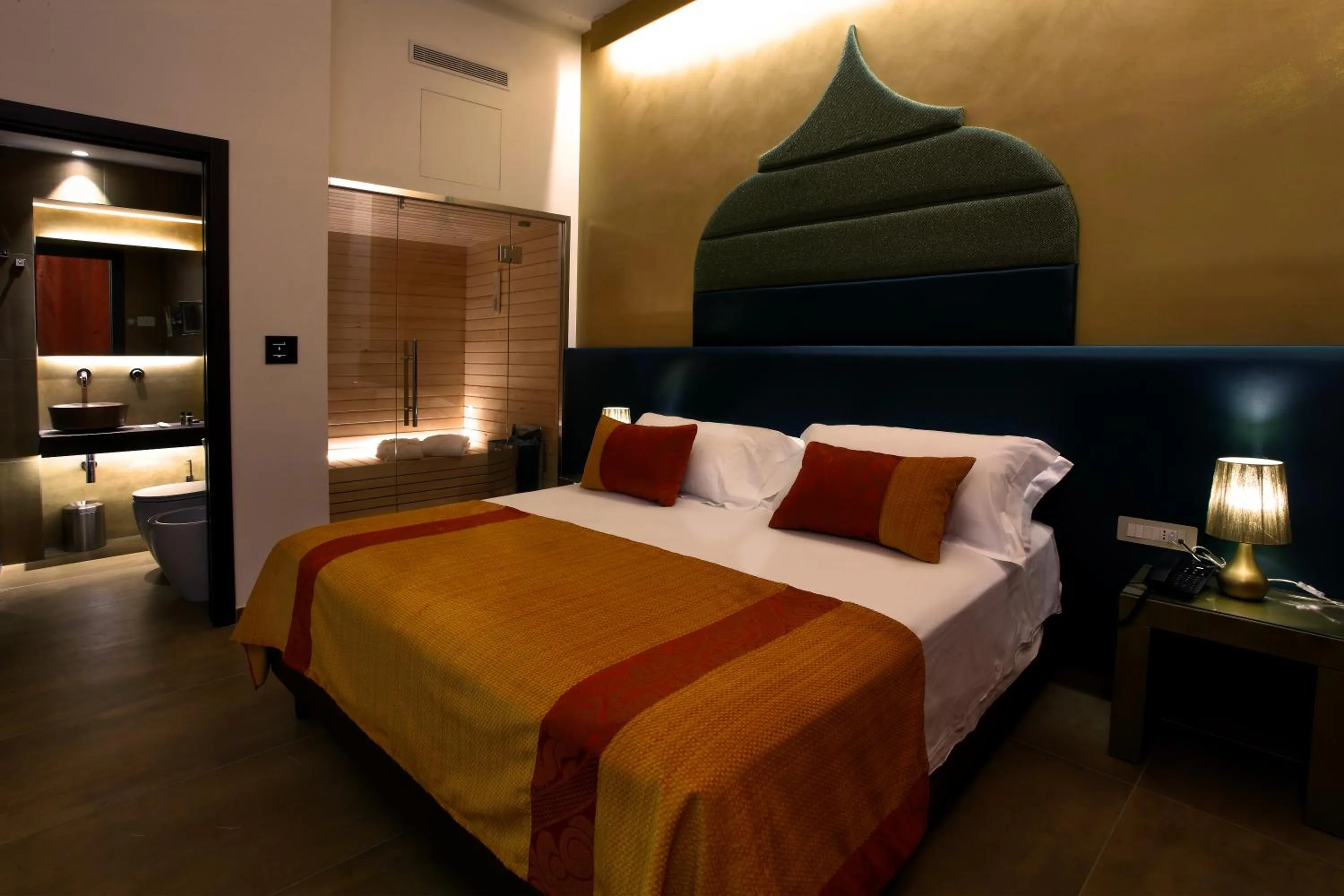 Toilet, Bed in Palazzo Cartari