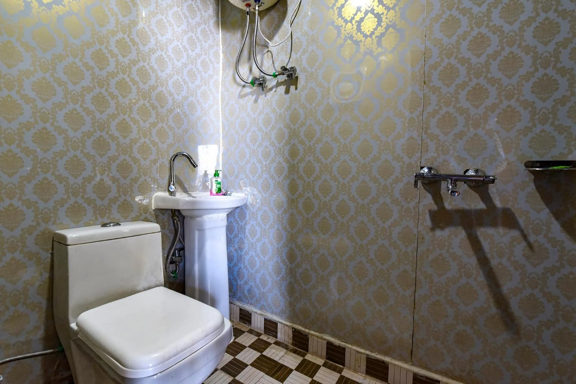 Bathroom in Via Neilkanth