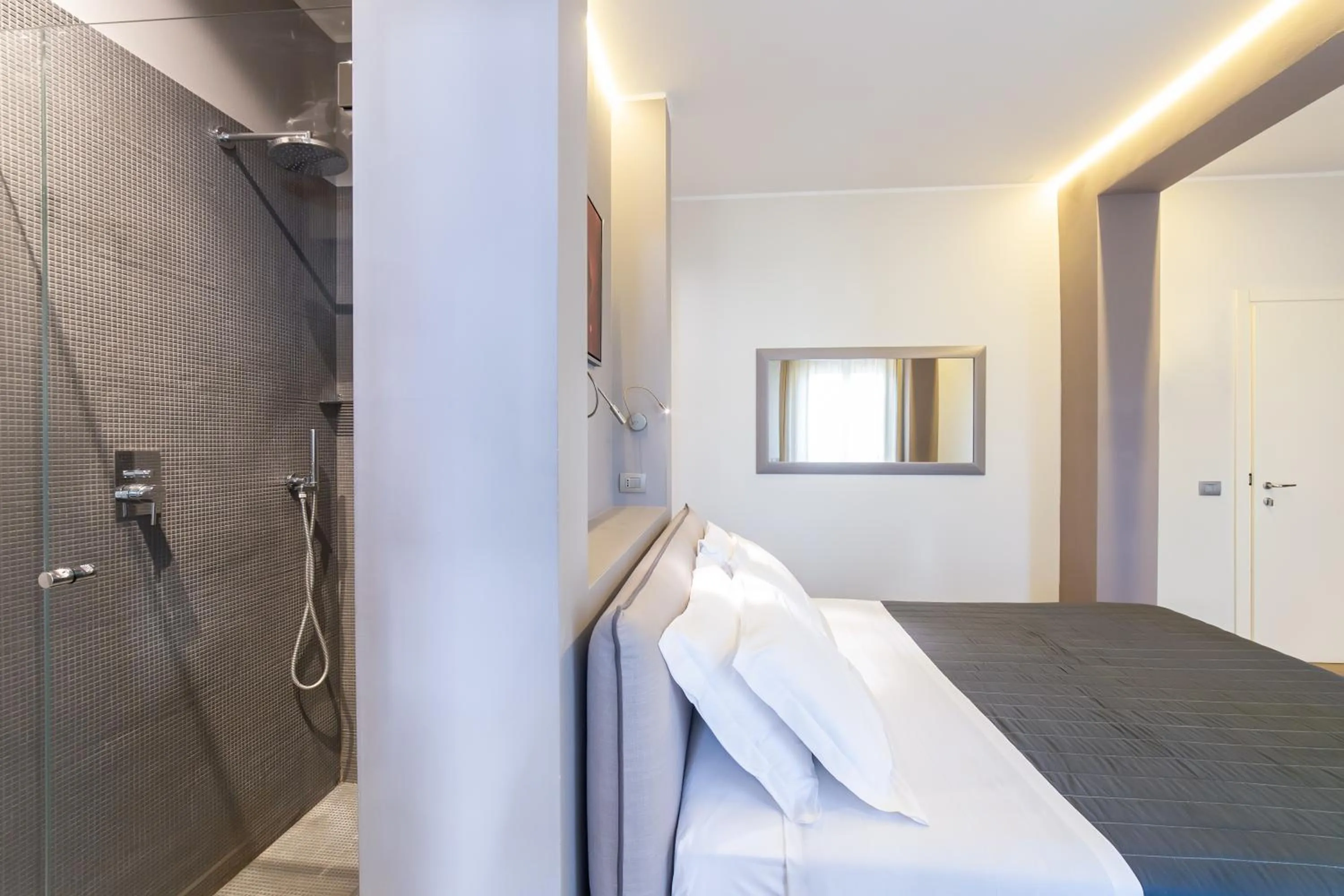 Shower, Bed in Hotel Parco