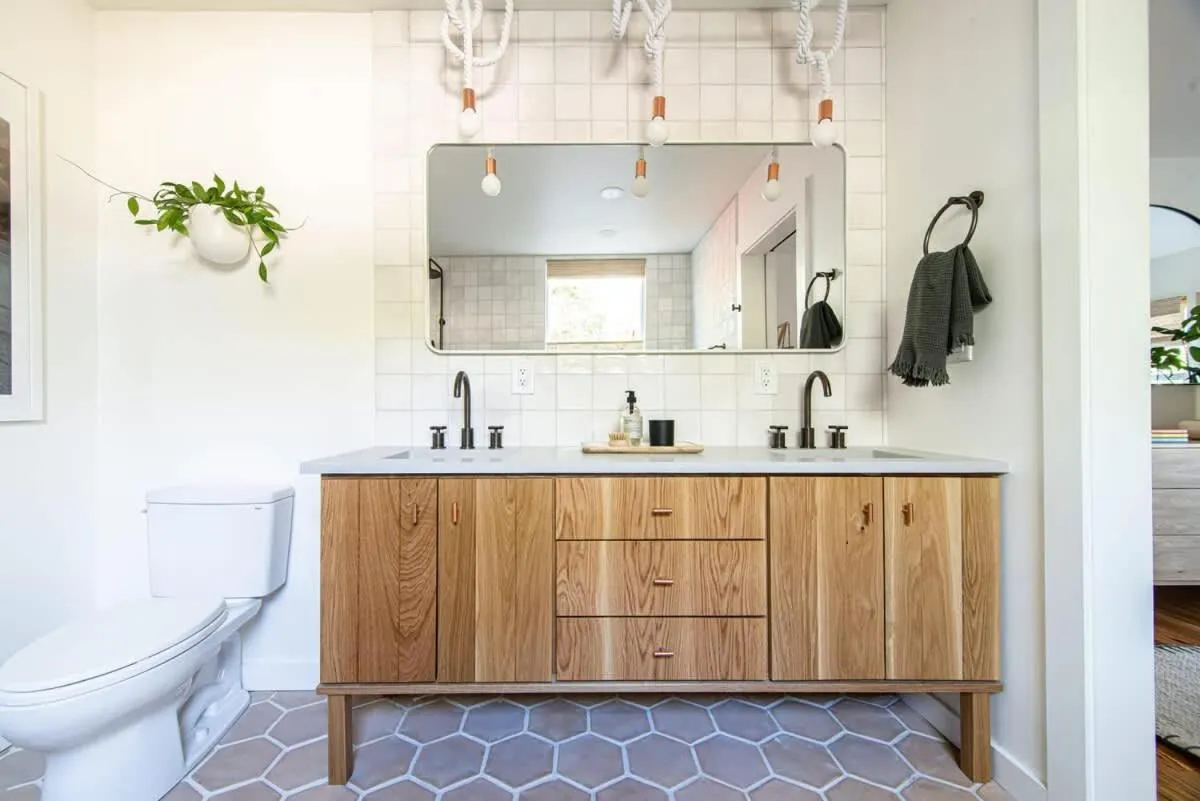 Toilet in Koselig Hus with Cowboy Pool & Outdoor Shower