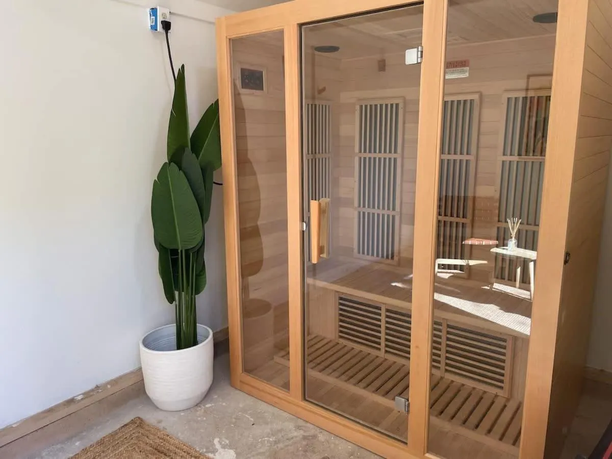 Area and facilities in Koselig Hus with Cowboy Pool & Outdoor Shower