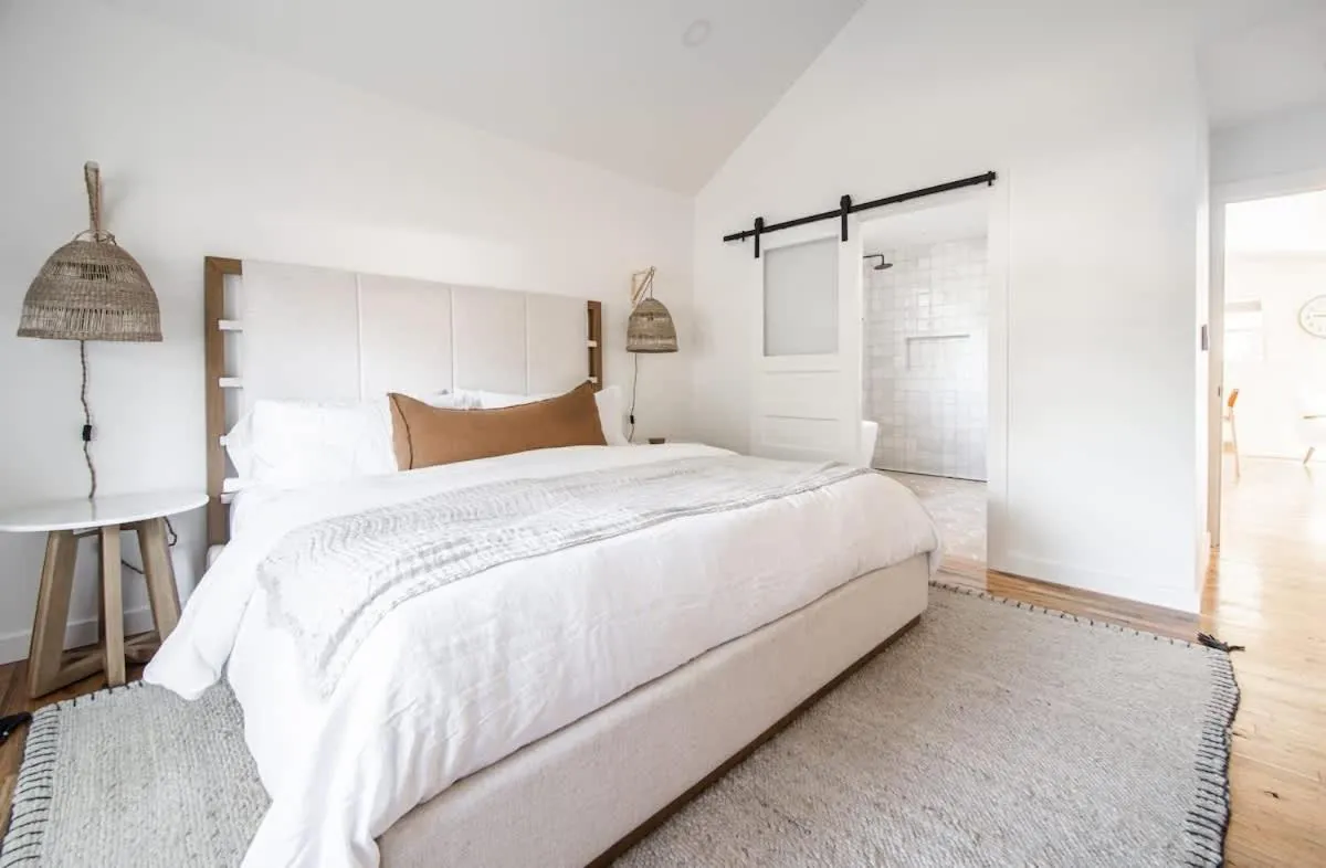 Bed in Koselig Hus with Cowboy Pool & Outdoor Shower