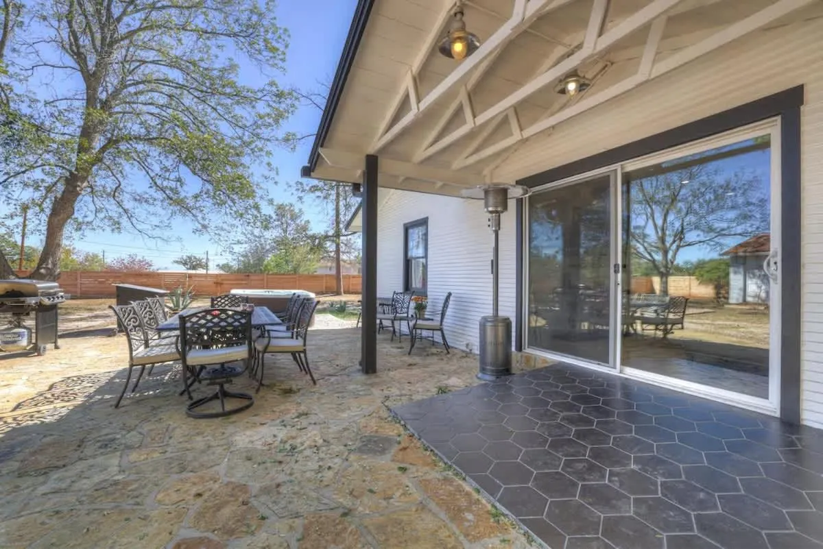 Other in Brand New Private Pool and Hot-Tub Near Main!