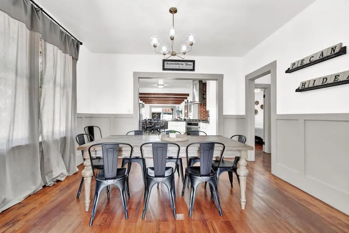 Dining area in Brand New Private Pool and Hot-Tub Near Main!