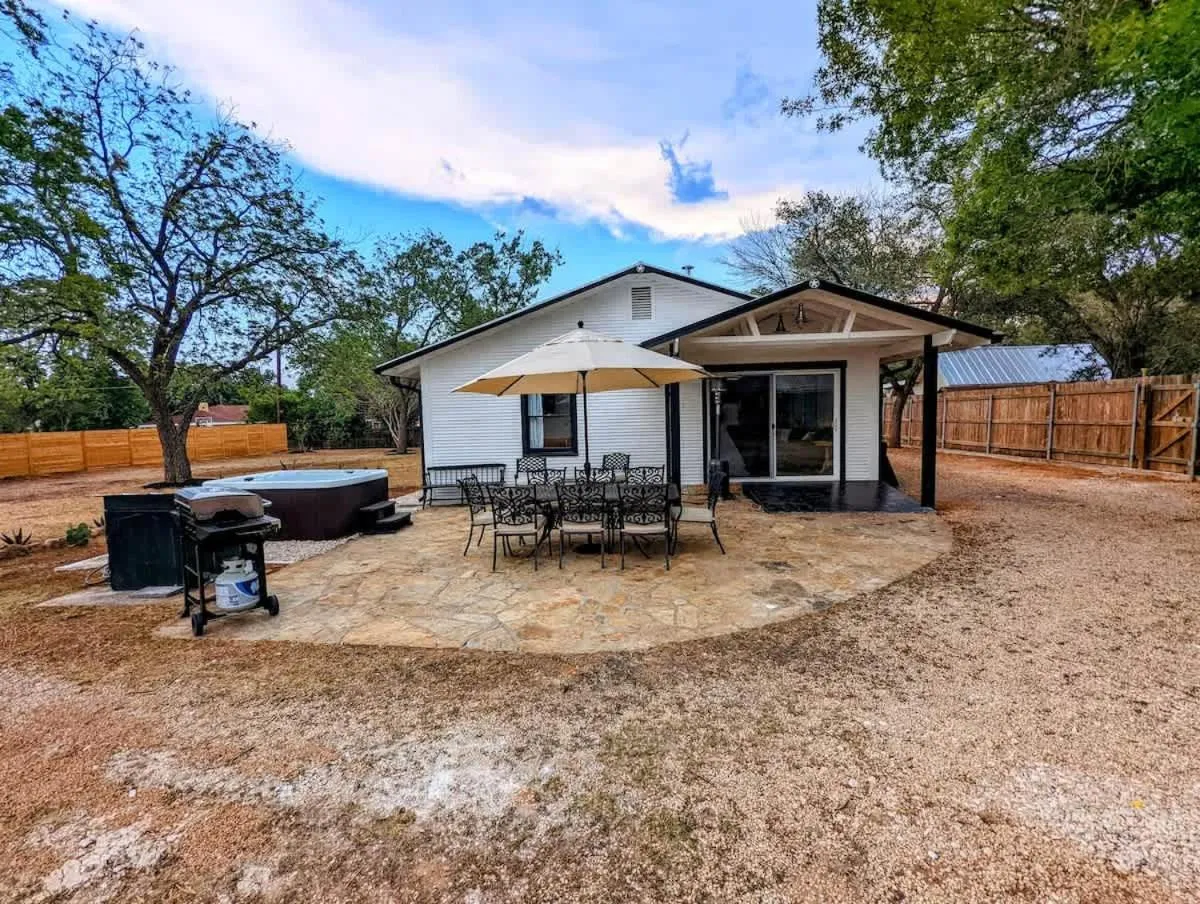 Other in Brand New Private Pool and Hot-Tub Near Main!