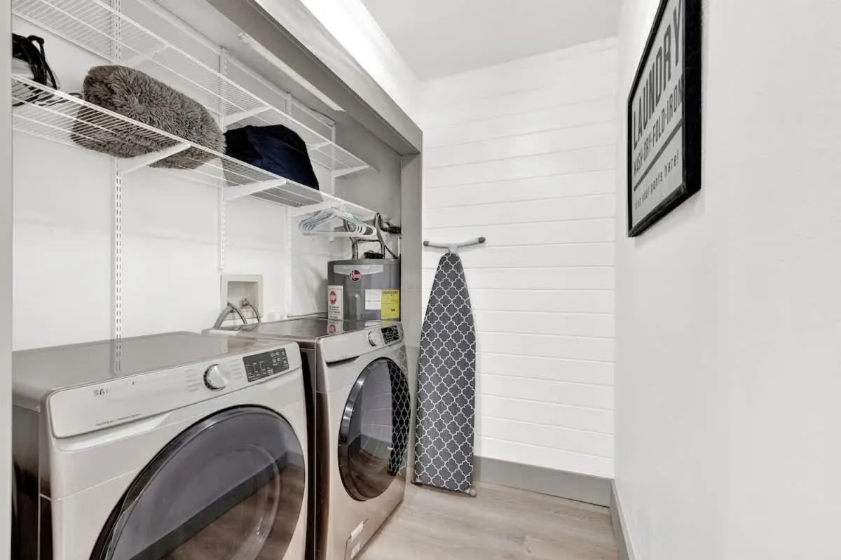 laundry in Brand New Private Pool and Hot-Tub Near Main!