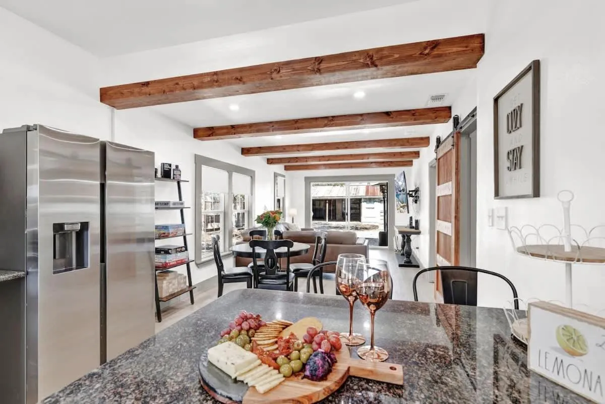 Dining area in Brand New Private Pool and Hot-Tub Near Main!