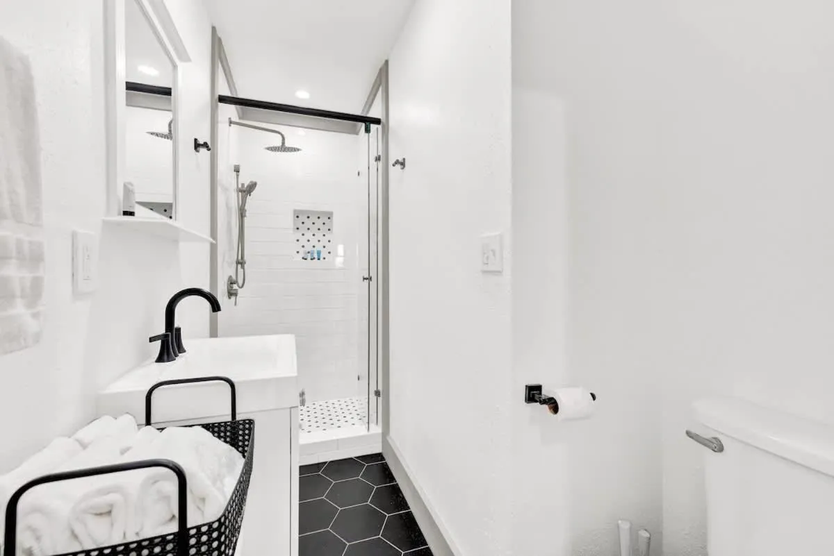 Bathroom in Brand New Private Pool and Hot-Tub Near Main!