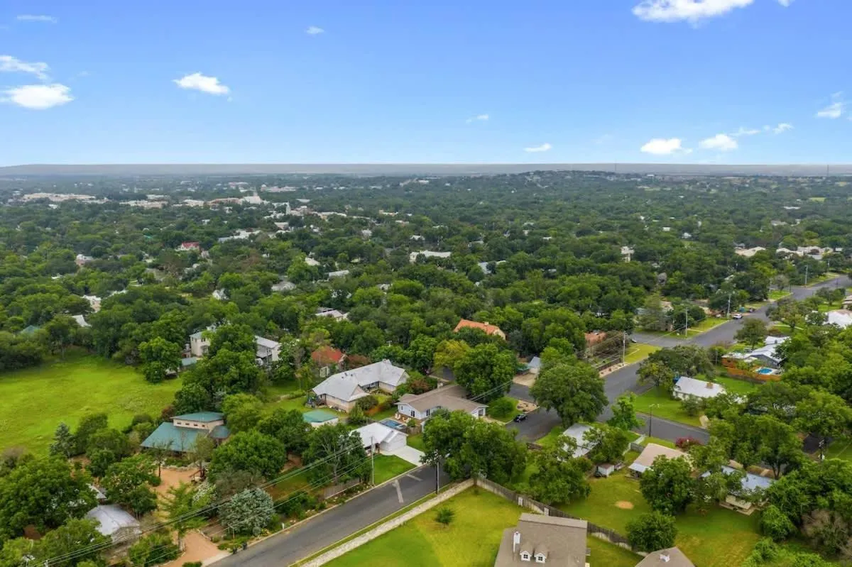 Property building in Luxury Home 3blck from Main St with FirePit