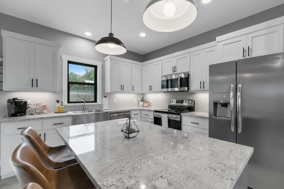 Coffee/tea facilities in Luxury Home 3blck from Main St with FirePit