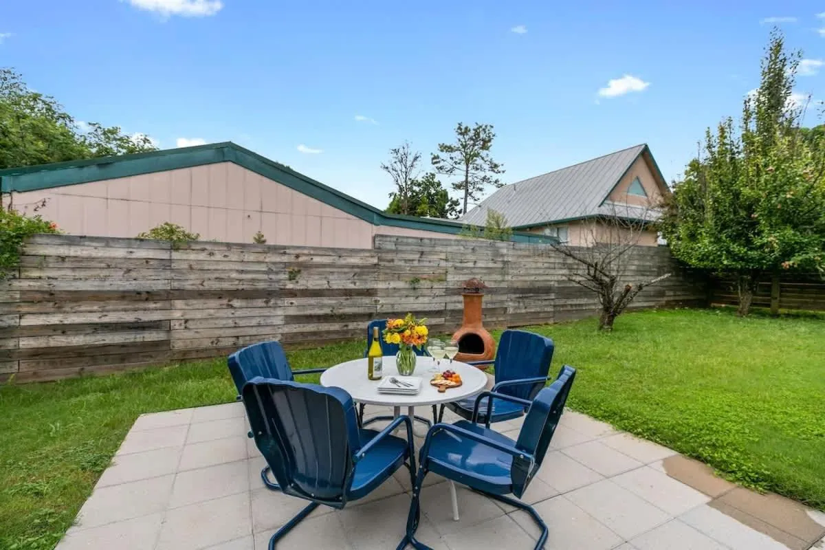 Property building in Luxury Home 3blck from Main St with FirePit