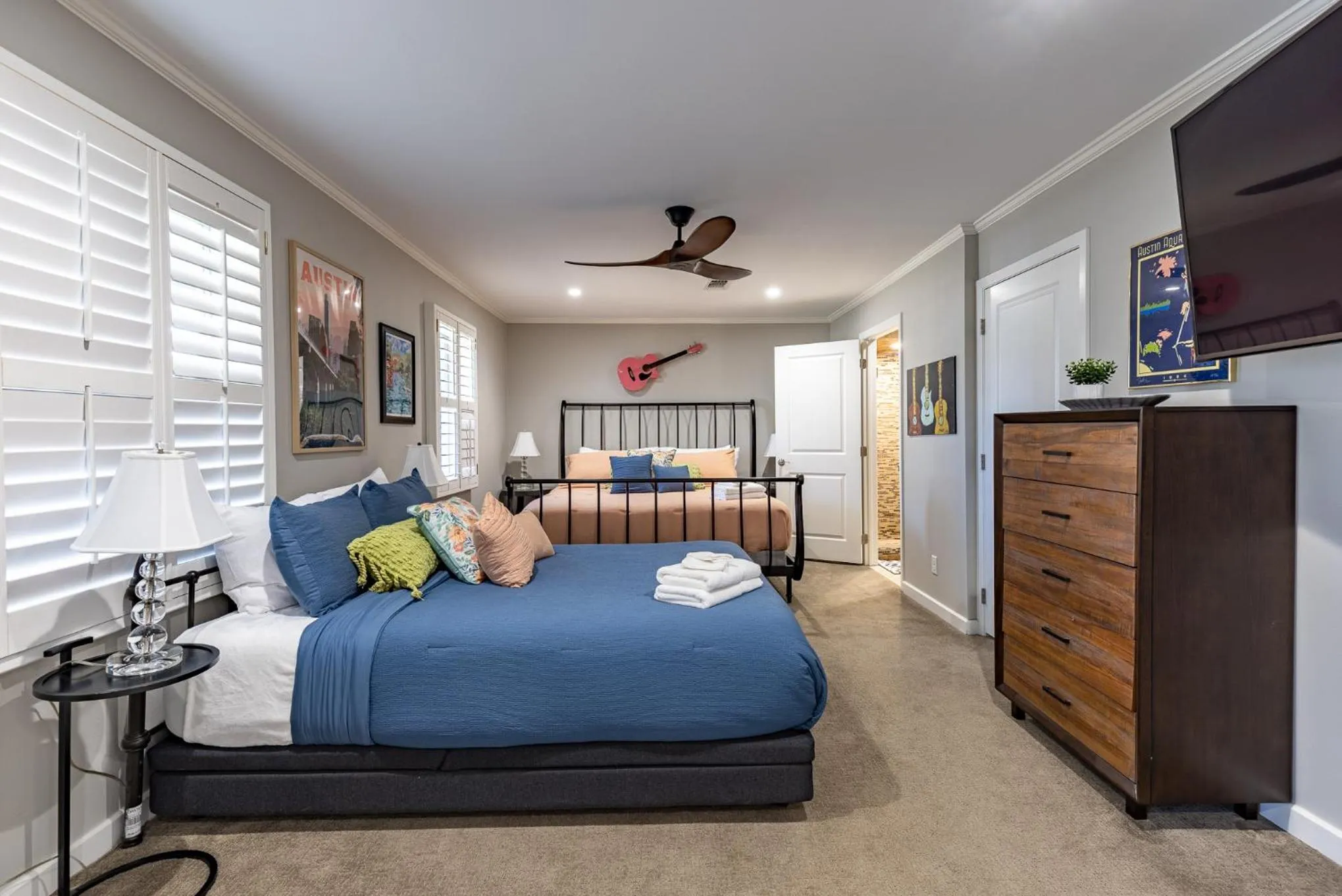 Bedroom, Bed in Luxurious Lakehouse with Indoor Pool-Hot Tub-Fire Pit