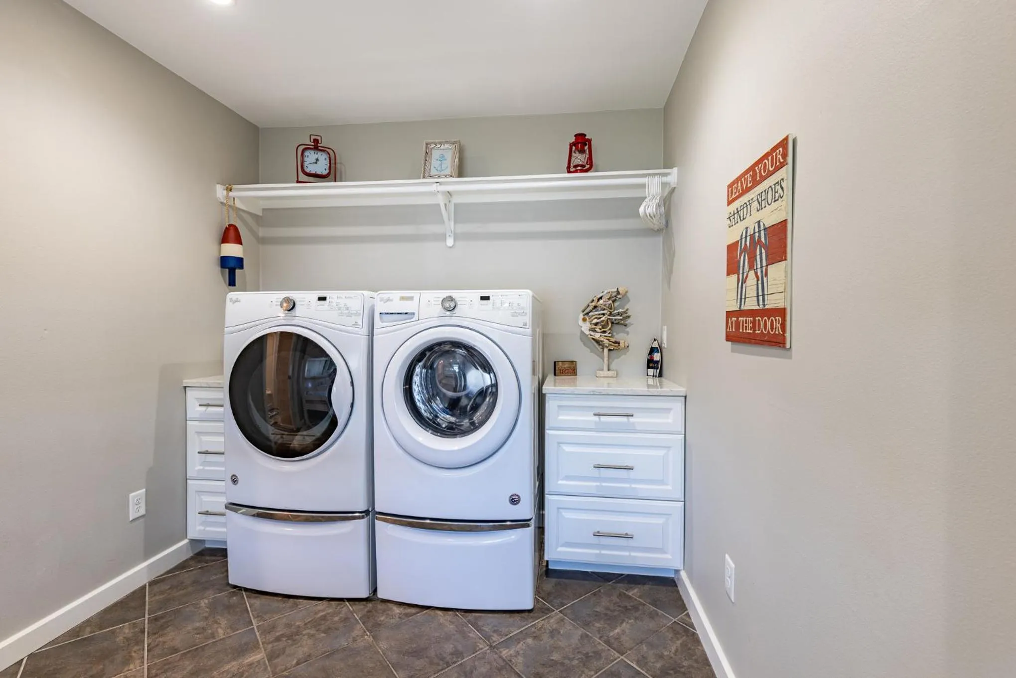 washing machine in Luxurious Lakehouse with Indoor Pool-Hot Tub-Fire Pit