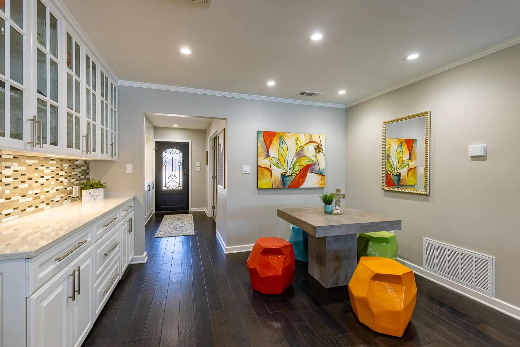 Seating area in Luxurious Lakehouse with Indoor Pool-Hot Tub-Fire Pit
