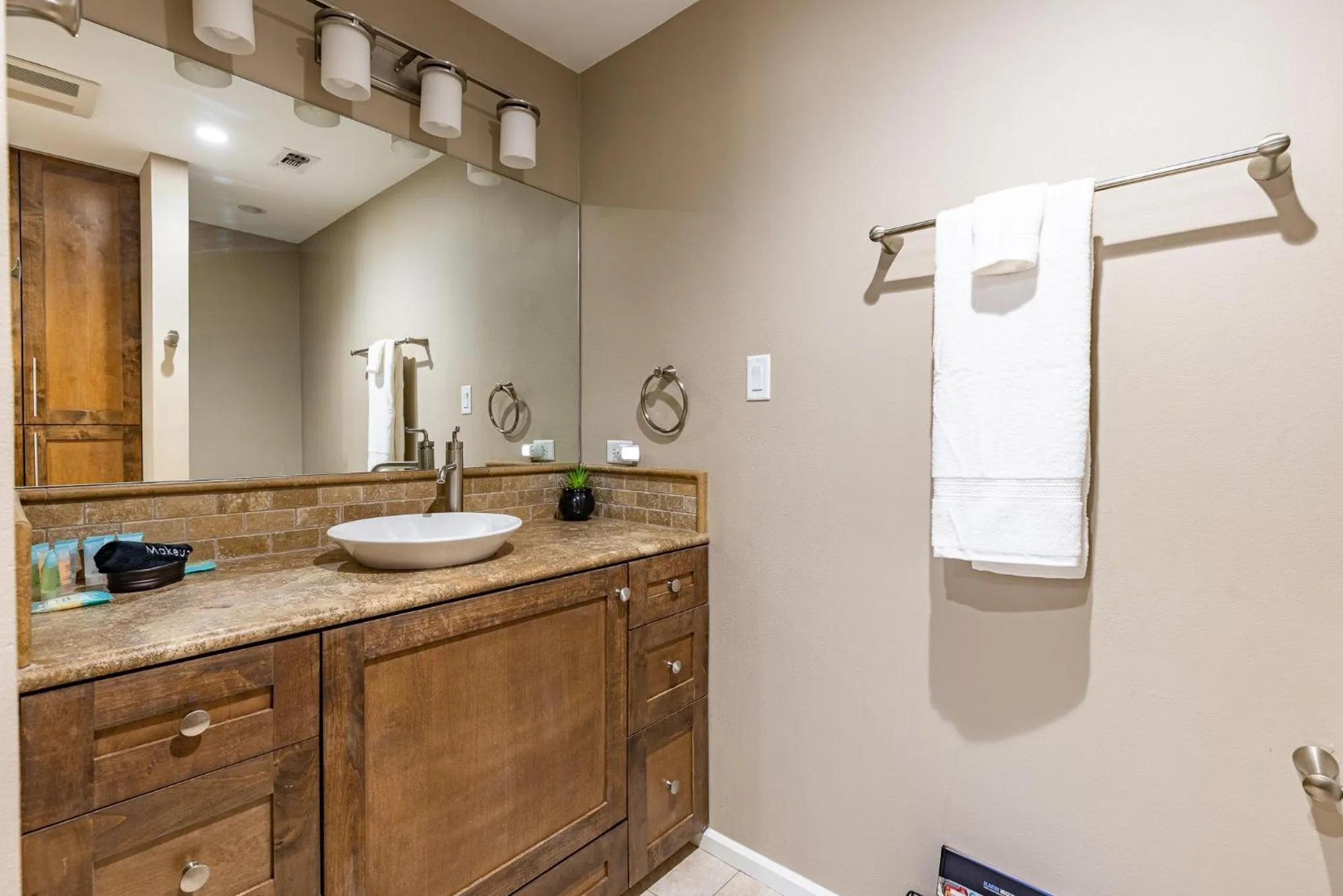 Bathroom in Luxurious Lakehouse with Indoor Pool-Hot Tub-Fire Pit