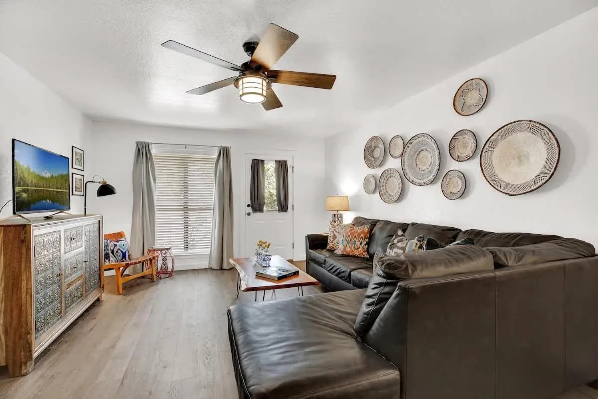 Living room in Wanderlust #2 | Hot Tub | Shared Outdoor Space