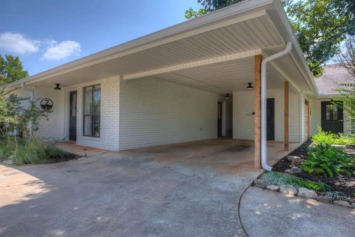 Property building in Wanderlust #2 | Hot Tub | Shared Outdoor Space